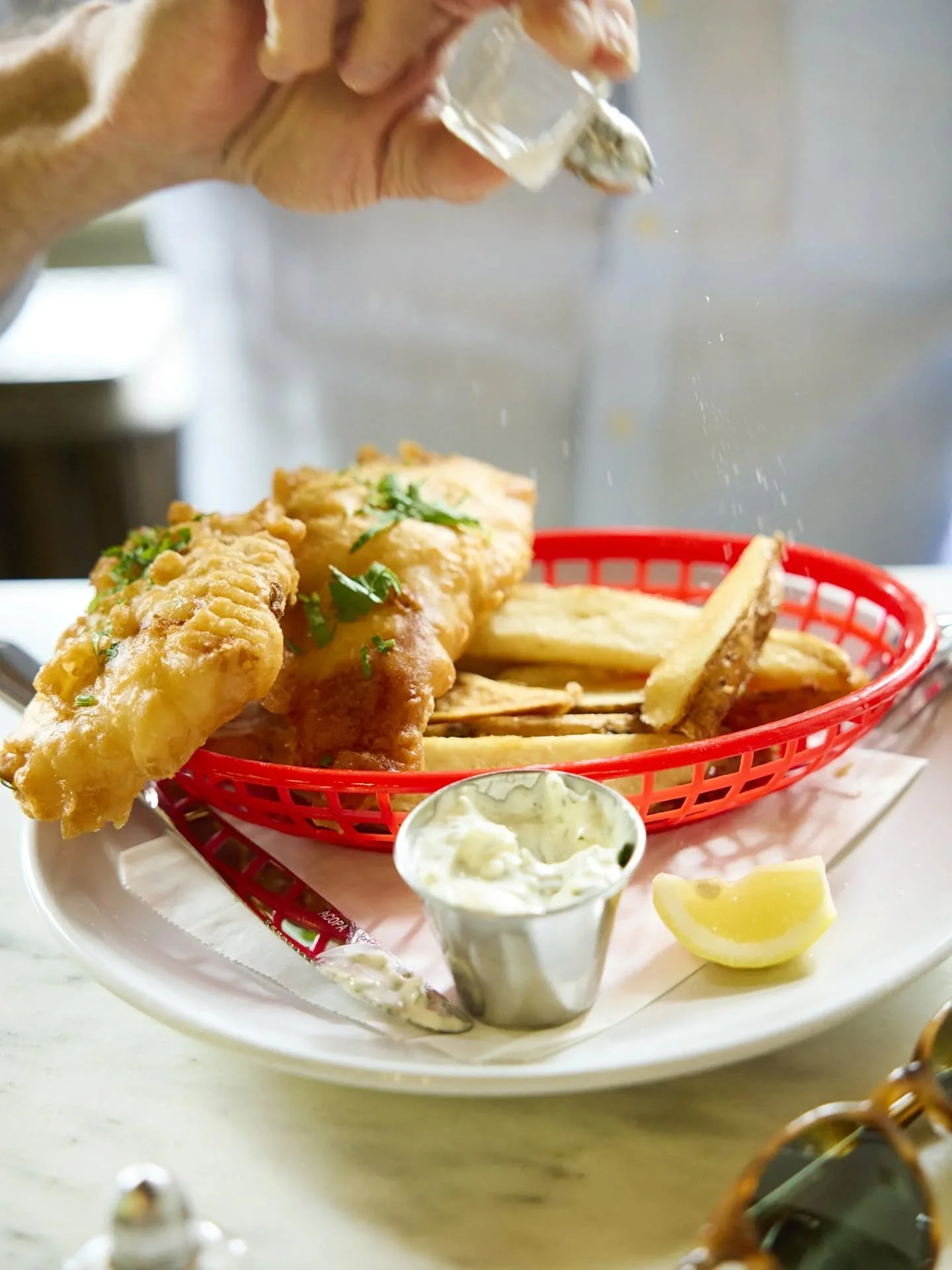 {les anglais adorent &ccedil;a!}

Tomorrow is Fish &amp; Chips day at Le Perche! #daily special

Join us in the garden or indoors for a late summer feast🍽️
.
.
#LePercheHudson  #hudsonvalley #hudsonvalleyweather #hudsonny #warrenstreet #bakery #rest