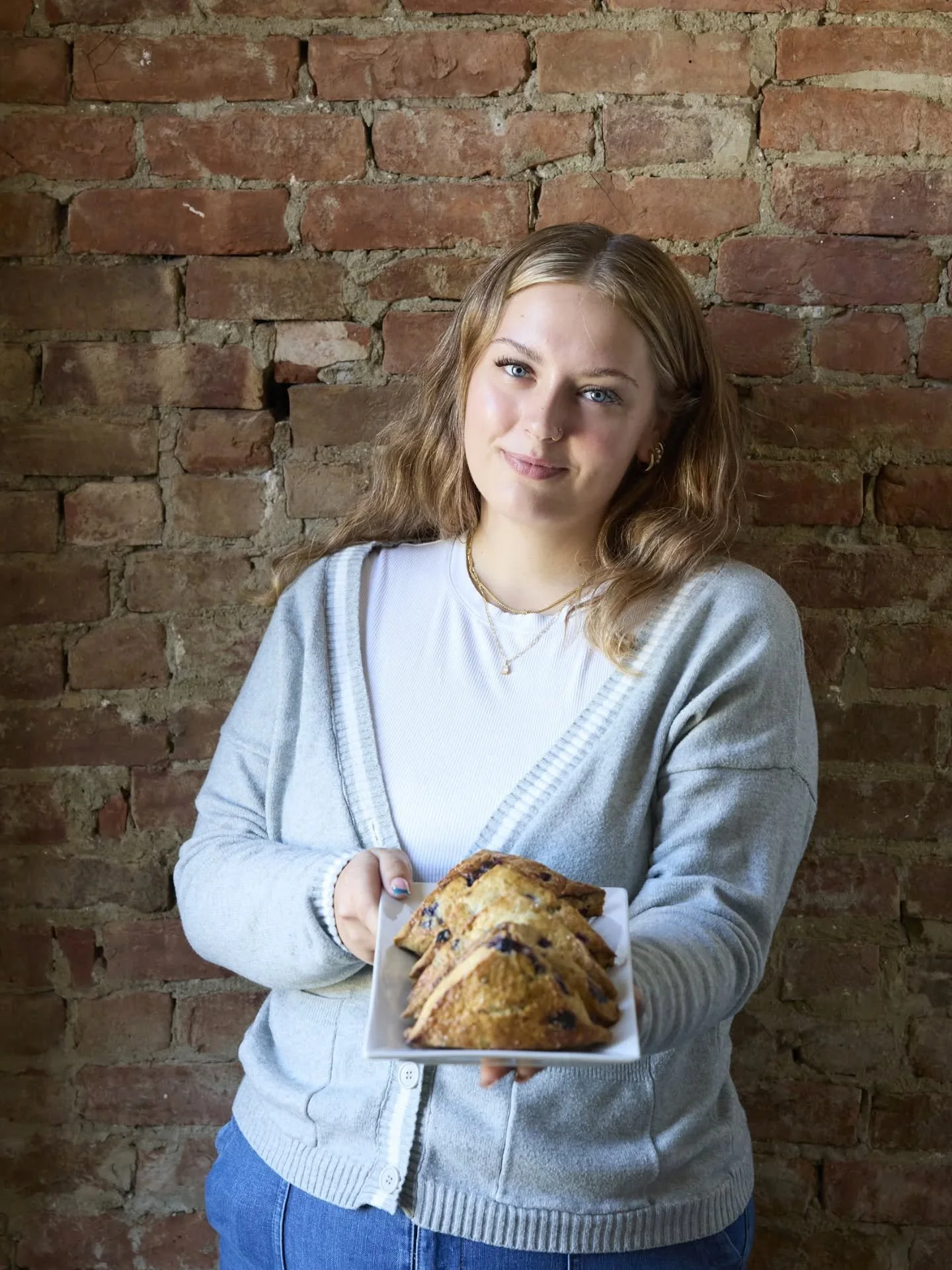 Michaela & scones
.
.
#LaFamilleLePerche #Portraits #LePercheHudson