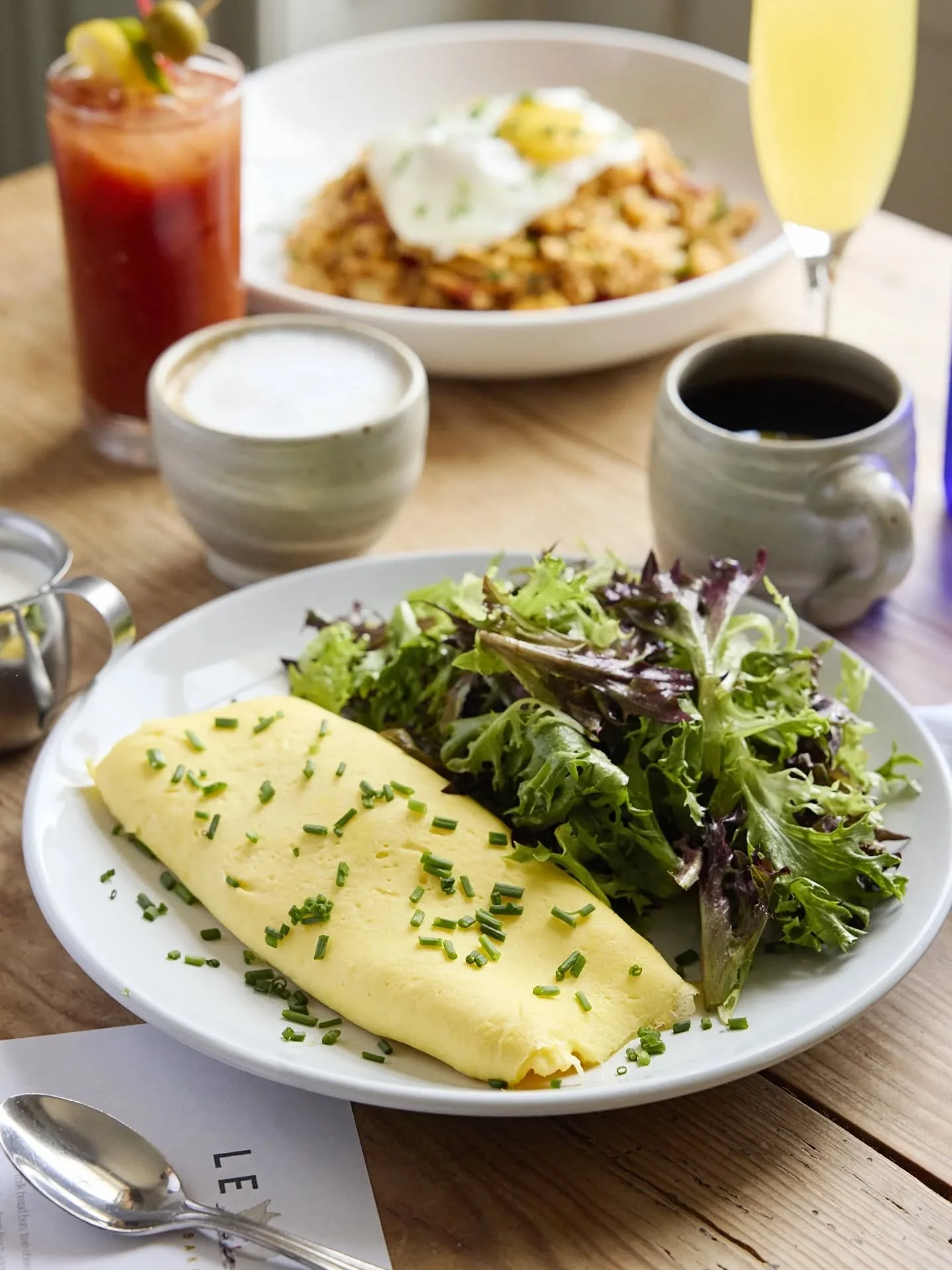 {Une omelette - c'est divin!}
Few things in life beat a perfect omelette. At Le Perche, ours is crafted with three farm-fresh eggs, neufchâtel cheese, garlic, shallots, and fines herbes — comfort on a plate! 🥚
.
.
#LePercheHudson  #huds