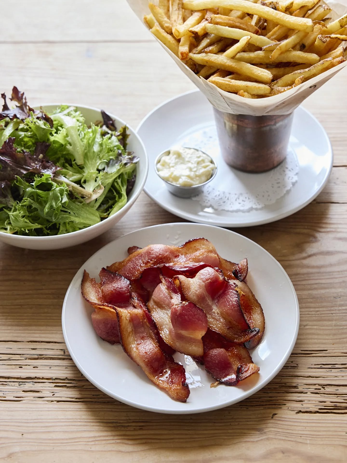 {les accompagnements!}

Sensational sides (that don't play second fiddle!) 👌👌👌
.
.
#bacon #frites #saladeverte #LePercheHudson  #hudsonvalley #hudsoneats # #warrenstreet #bakery #restaurant #frenchtwist #breakfast #brunch #lunch #foodie #foodies #