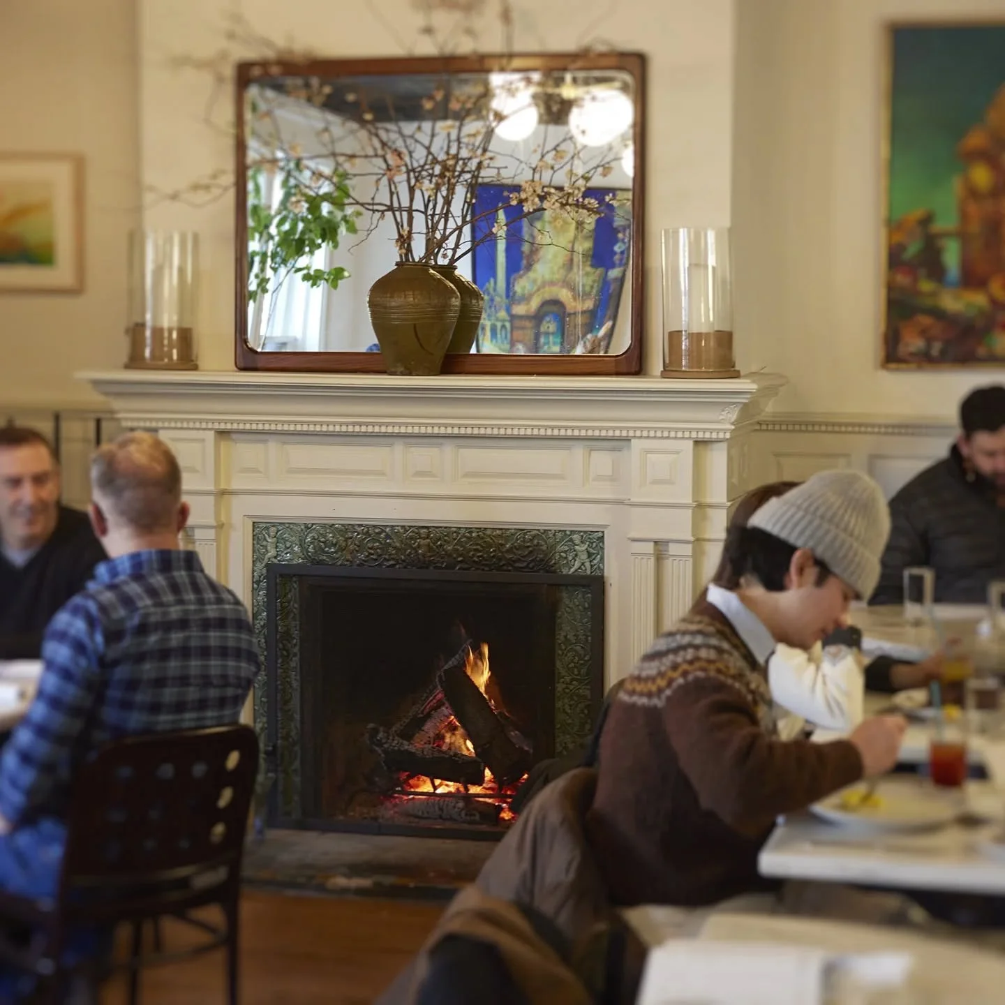 {le brunch au coin du feu!}

There's nothing like cozying up next to Le Perche's fireplace on a chilly day. The warm glow, crackling wood, and comforting ambiance...

Come escape the cold on Warren Street and indulge in breakfast, brunch, and lunch b