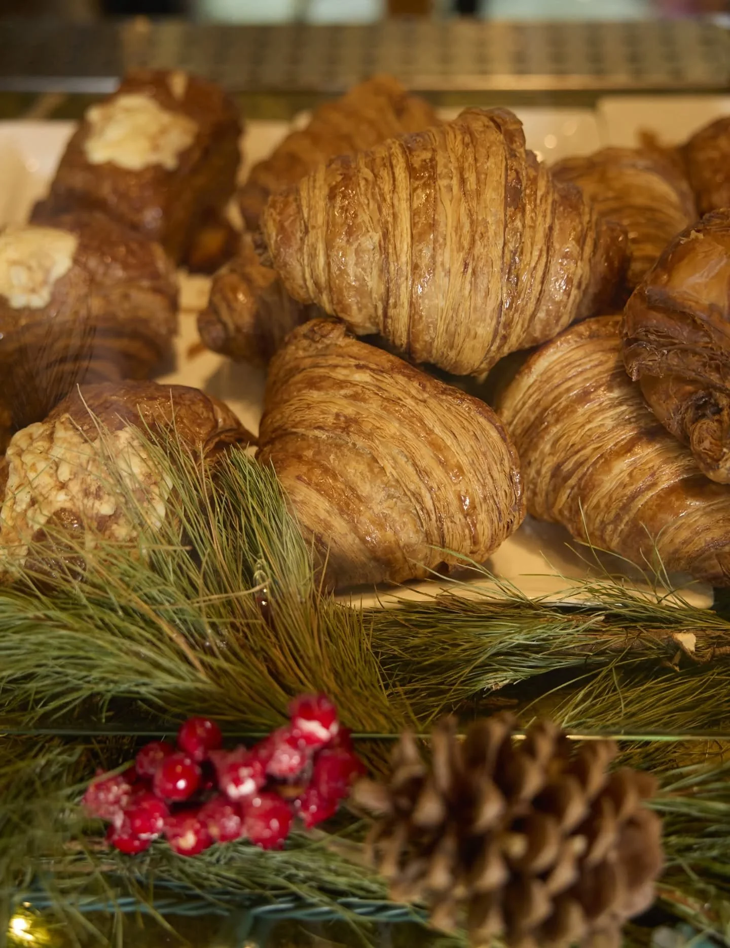 {les croissants au beurre: miam!}

Buttery and flaky, Le Perche's croissants are baked fresh daily 🥐🥐🥐
.
.
#LePercheHudson #bakery #restaurant #warrenstreet #hudsonny #breakfast #brunch #lunch #frenchtwist #viennoiseries #croissants