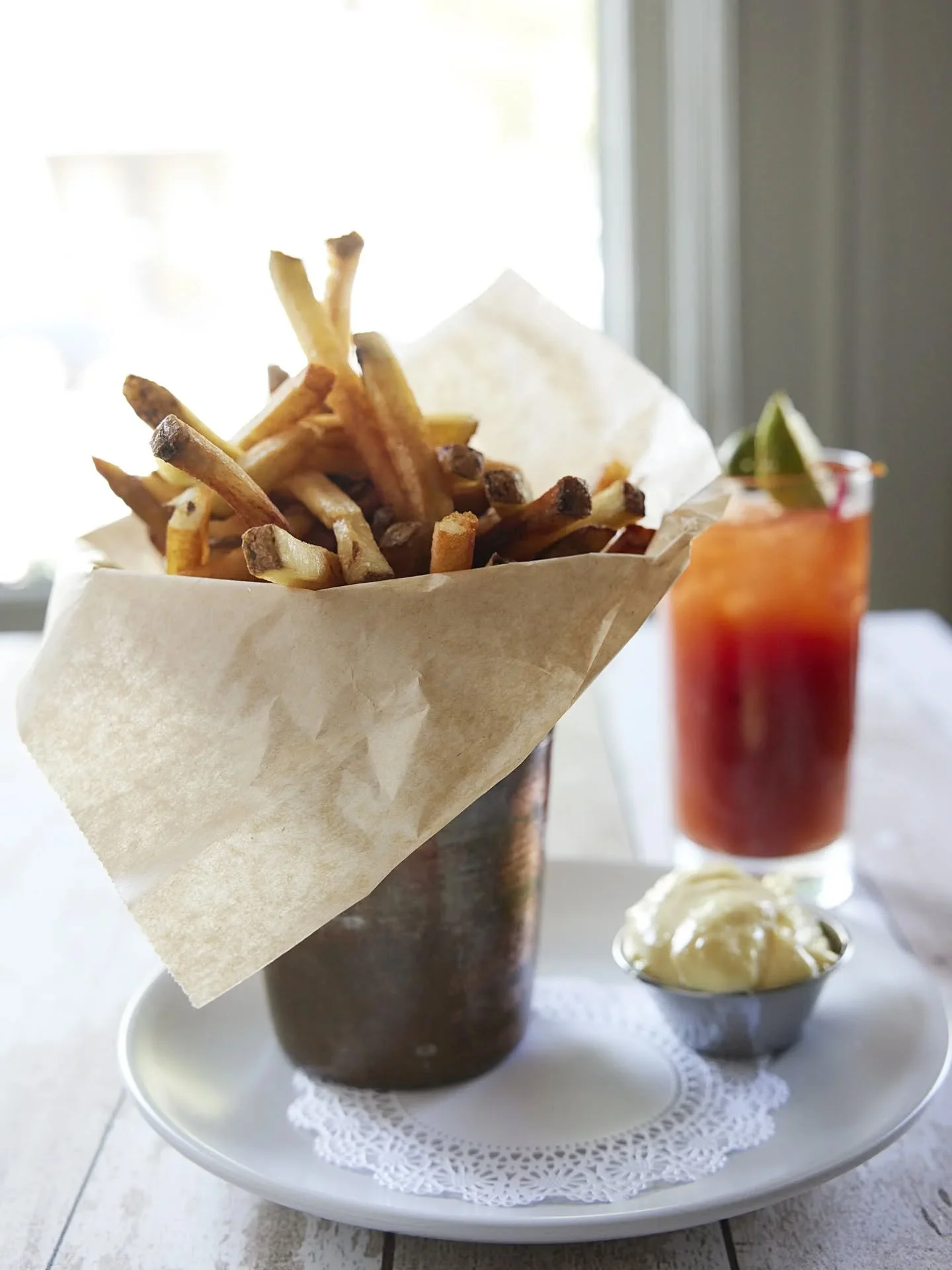 {Frites + un Bloody Mary = la formule du brunch}

Golden fries, a proper Bloody Mary, and Le Perche's tantalizing brunch entr&eacute;es. #WeUnderstoodTheAssignment

Book your table on #Resy! Open Wed-Sun for breakfast, brunch, and lunch.