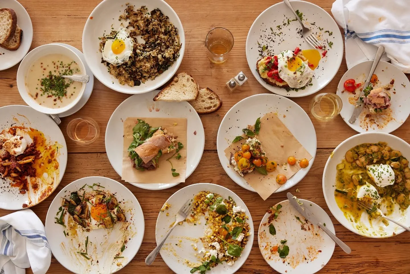 A bird&rsquo;s-eye view of last year&rsquo;s Mother&rsquo;s Day at Le Perche.

This year, come hungry - and celebrate Mom by having her take the first bite this time! 😉

Book your table on #Resy. We are open Wed-Sun.

#LePercheHudson #mothersday #hu
