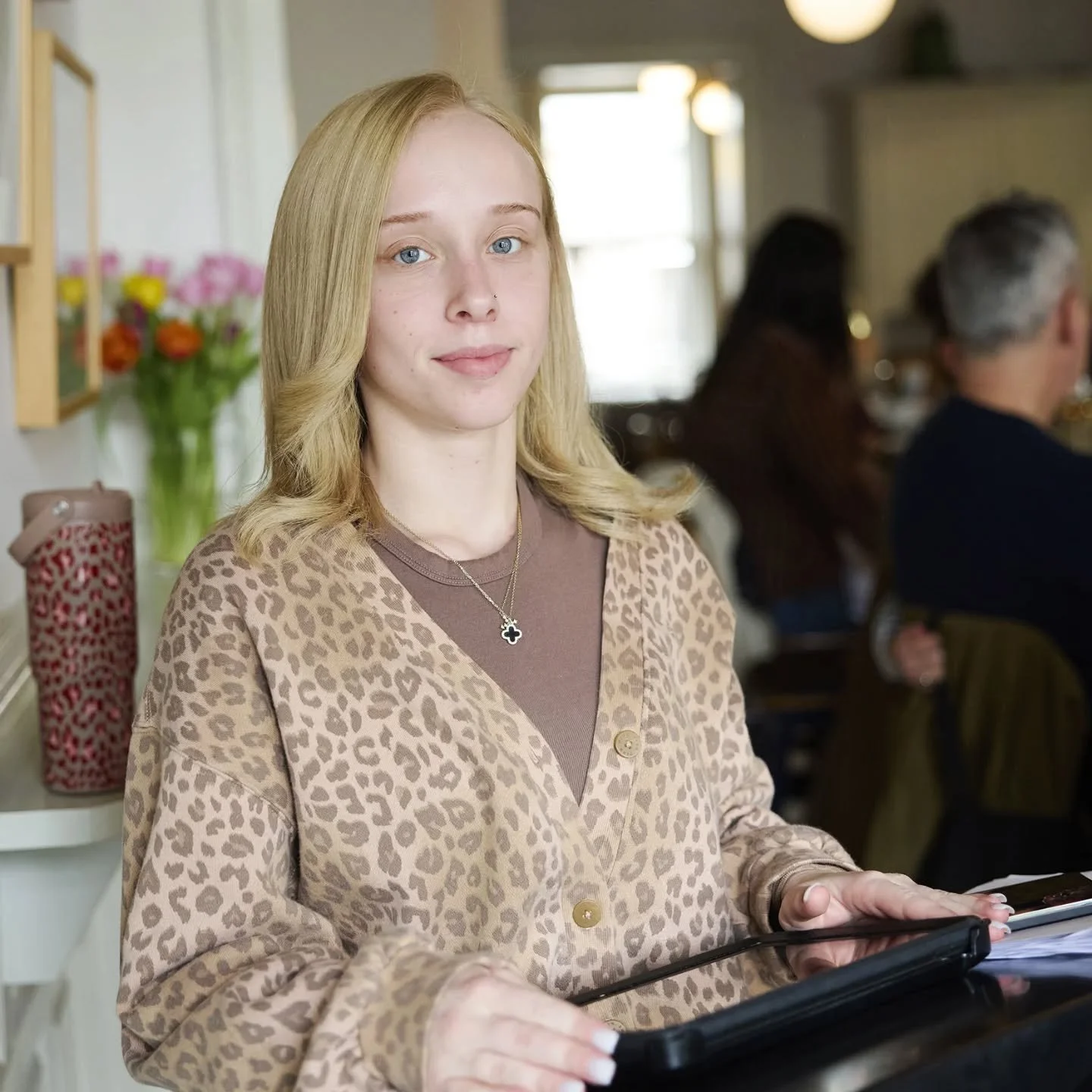 {l'h&ocirc;tesse est charmante!}

Always here to welcome you at Le Perche!

The season's first heat wave has arrived, so join us in our cool indoors or outside in our covered garden!
.
.
#LePercheHudson #restaurant #bakery #frenchtwist