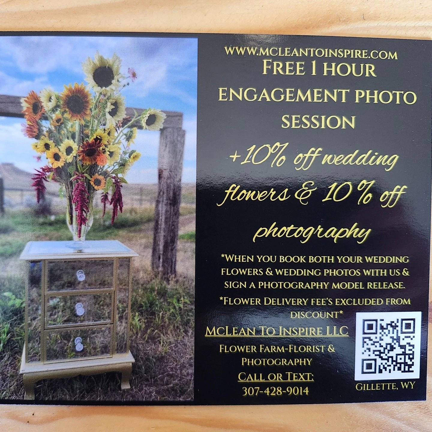 Planning a engagement? Recently engaged? looking for a wedding photographer and florist?
Stop by @crdiamondsandgems to check out their beautiful selection of engagement rings and pick up one of our flyers when your there for a free 1 hour engagemen