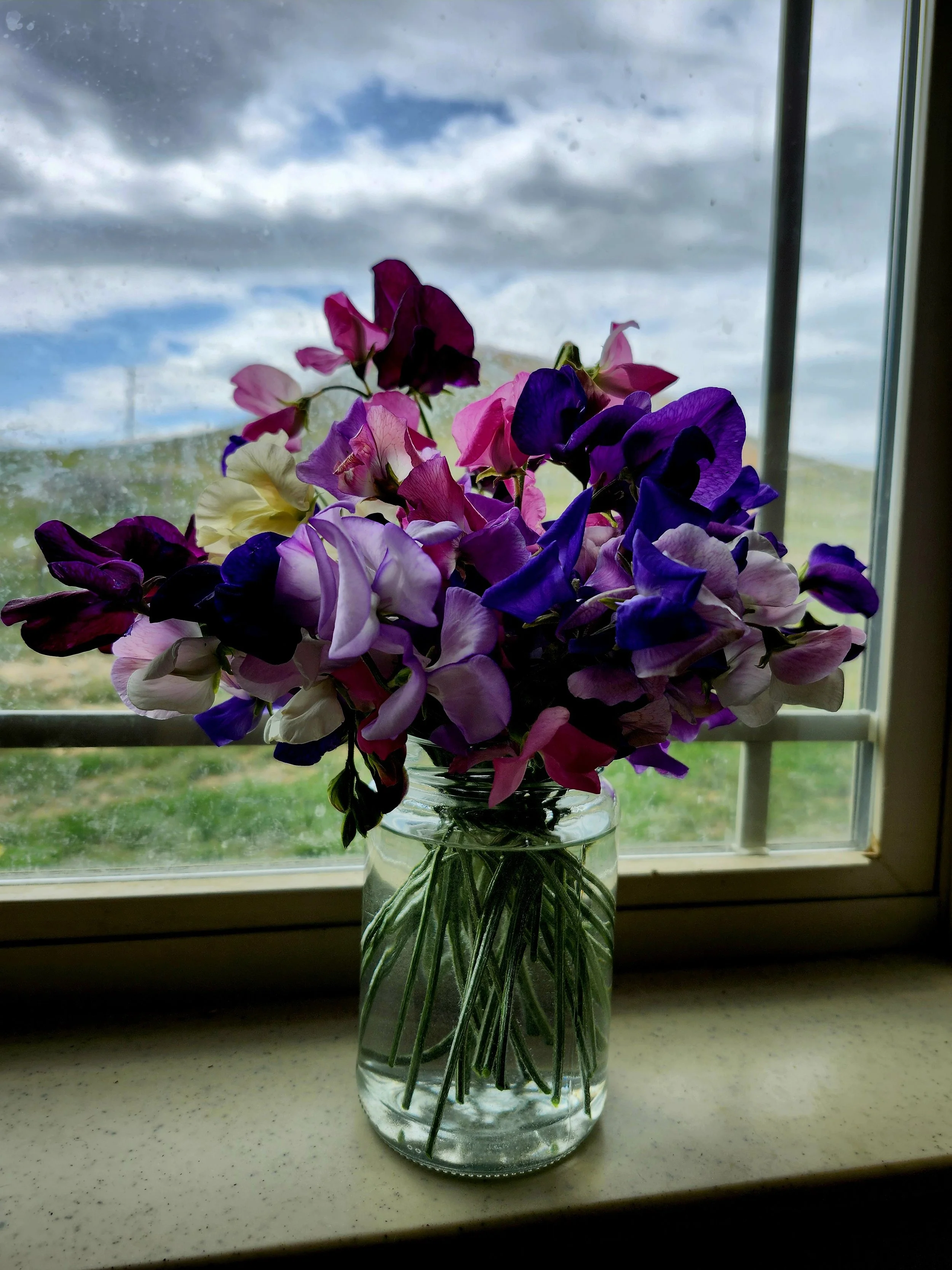 Basic Bouquets ( pint mason jar bouquets, mini bouquets and bud vases) ORDER FOR PICKUP ONLY!