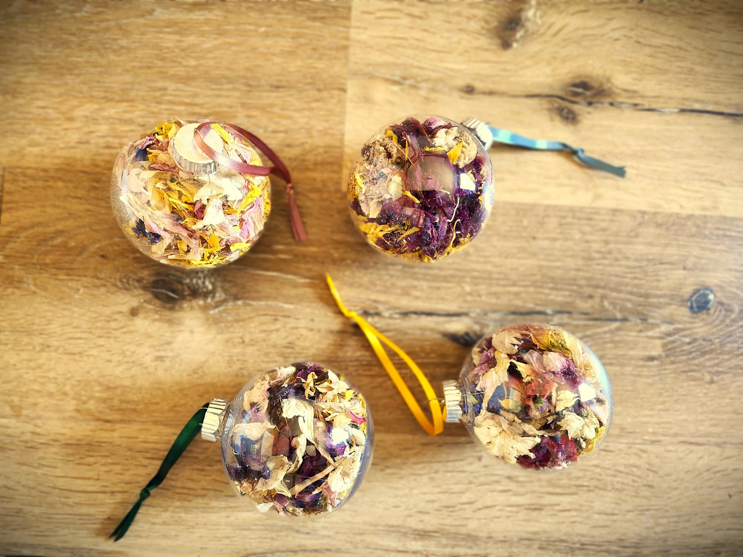 Globe dried flower ornaments 1.jpg