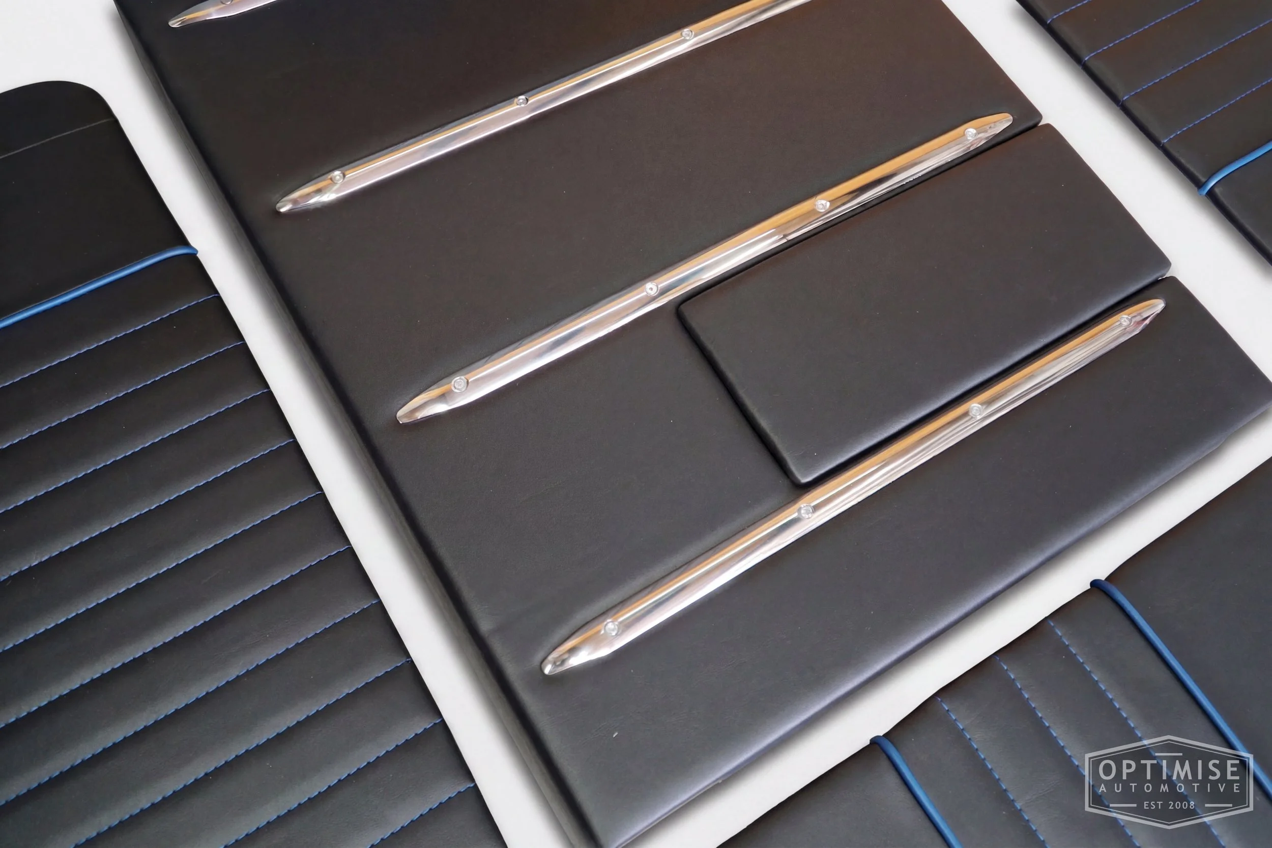 Classic Mini leatherette boot lining kit, trimmed in black leatherette with blue piping and blue stitching.