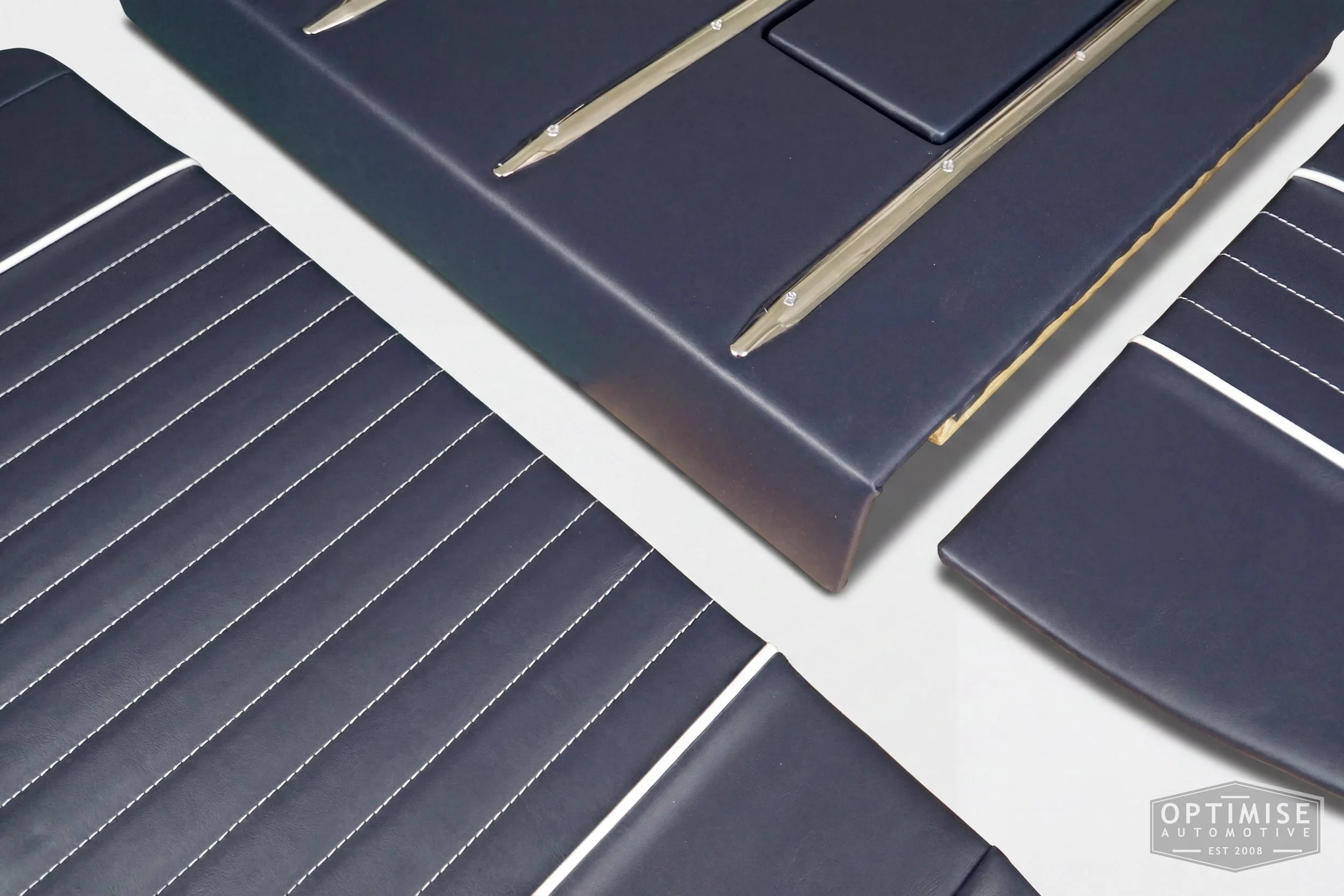 Classic Mini leatherette boot lining kit, trimmed in dark blue leatherette with white piping and white stitching.