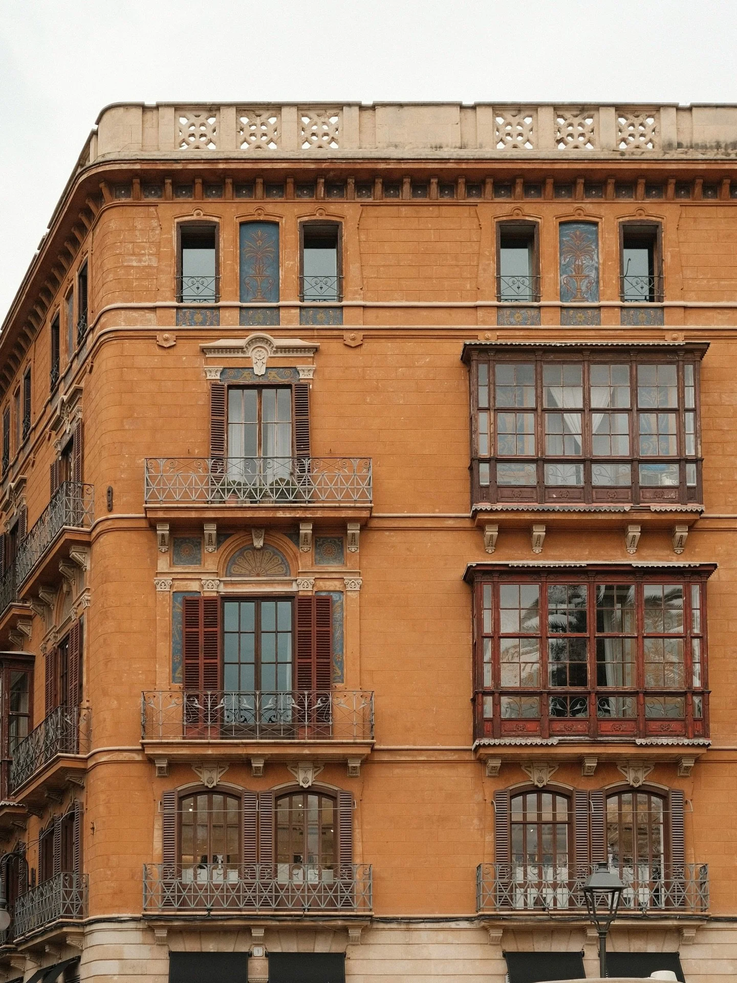 Palma, Mallorca and it&rsquo;s beautiful architecture 📷

~

Palma de Mallorca | Mallorca Arhitecture | Fujifilm | Fujifilm x-t30 | Palma Arhitecture | Visit Mallorca | Lifestyle Mallorca