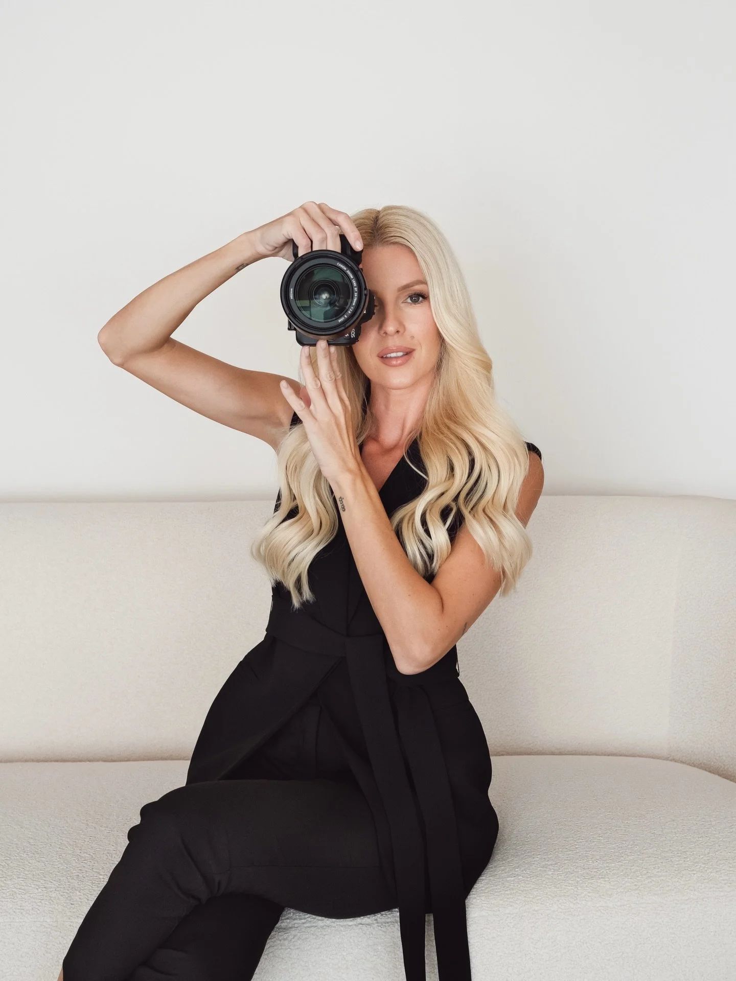 The art of being both, the photographer and the subject. 📷Taking my own portraits for my website reminded me exactly why I fell in love with photography in the first place. 

The site is finally updated! Link in bio to see the new look and my latest