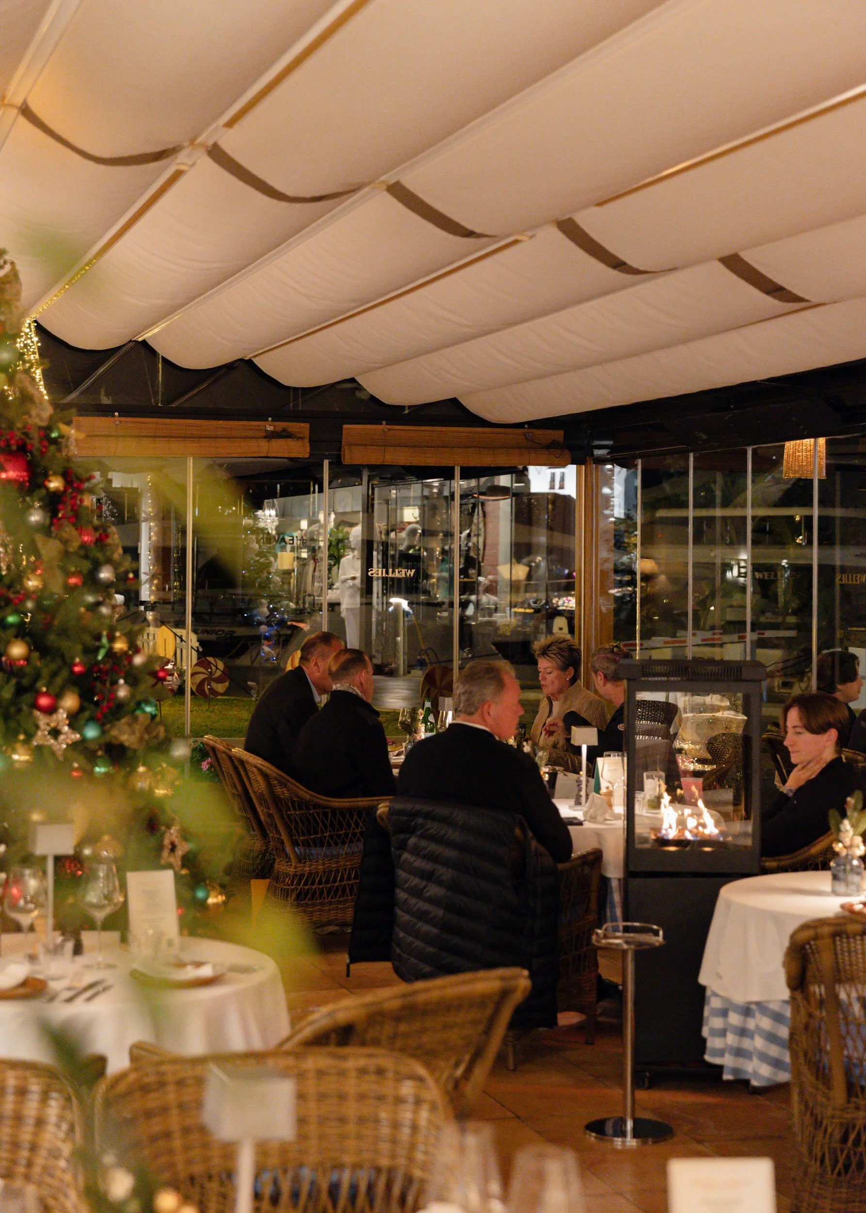 Wellies-restaurant_3.jpg