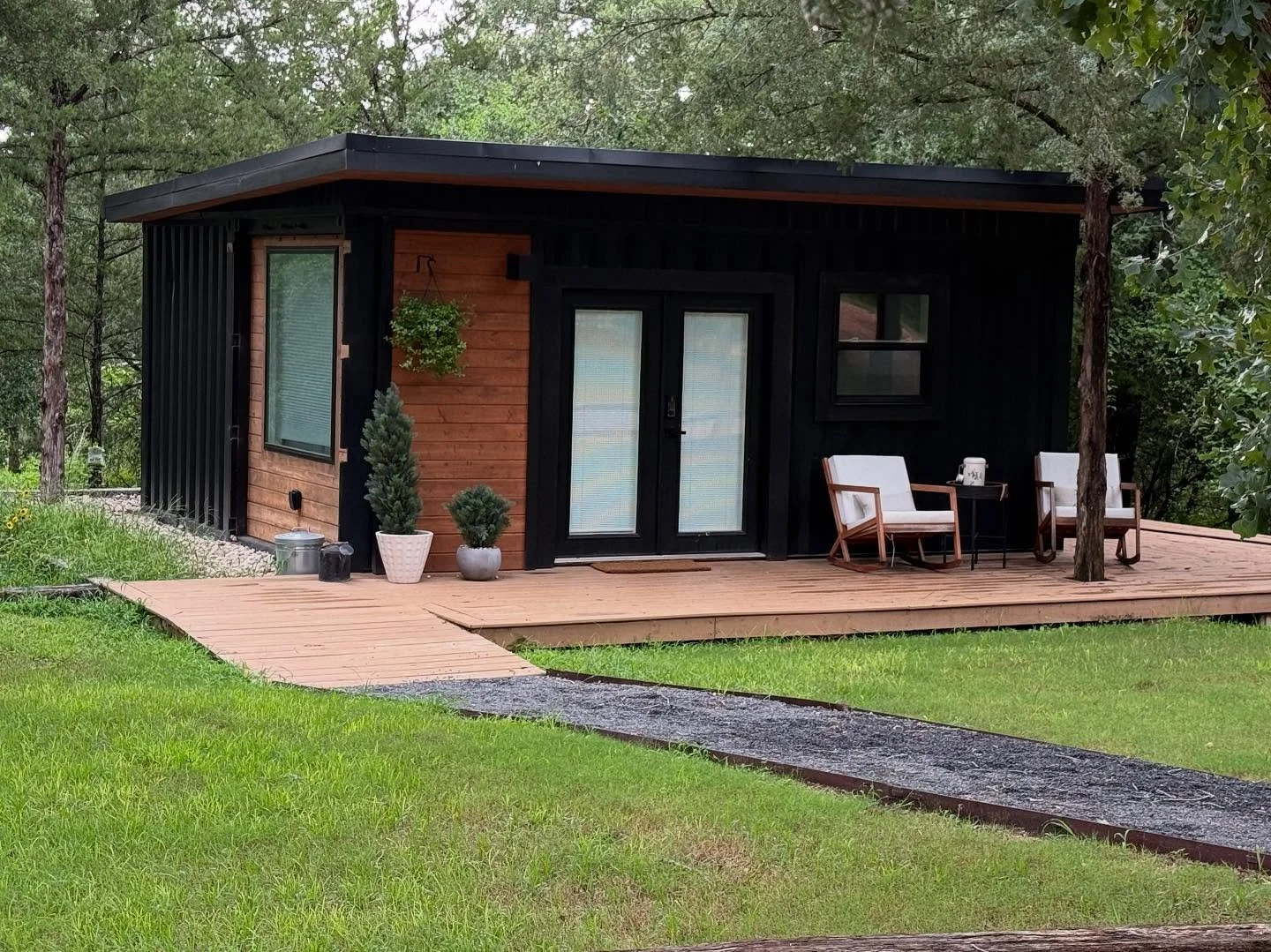This is Huckleberry.  One of many unique overnight options at Wild Roots.  Come see a virtual tour of the inside as well as the rest of the venue! Link in bio.
#weekendwedding #hillcountryvenue #lockhart #familyowned