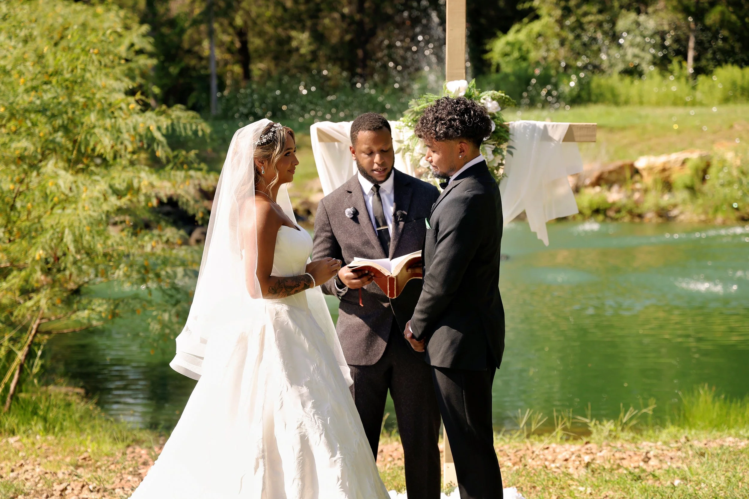 Summer Pond-Side Wedding 