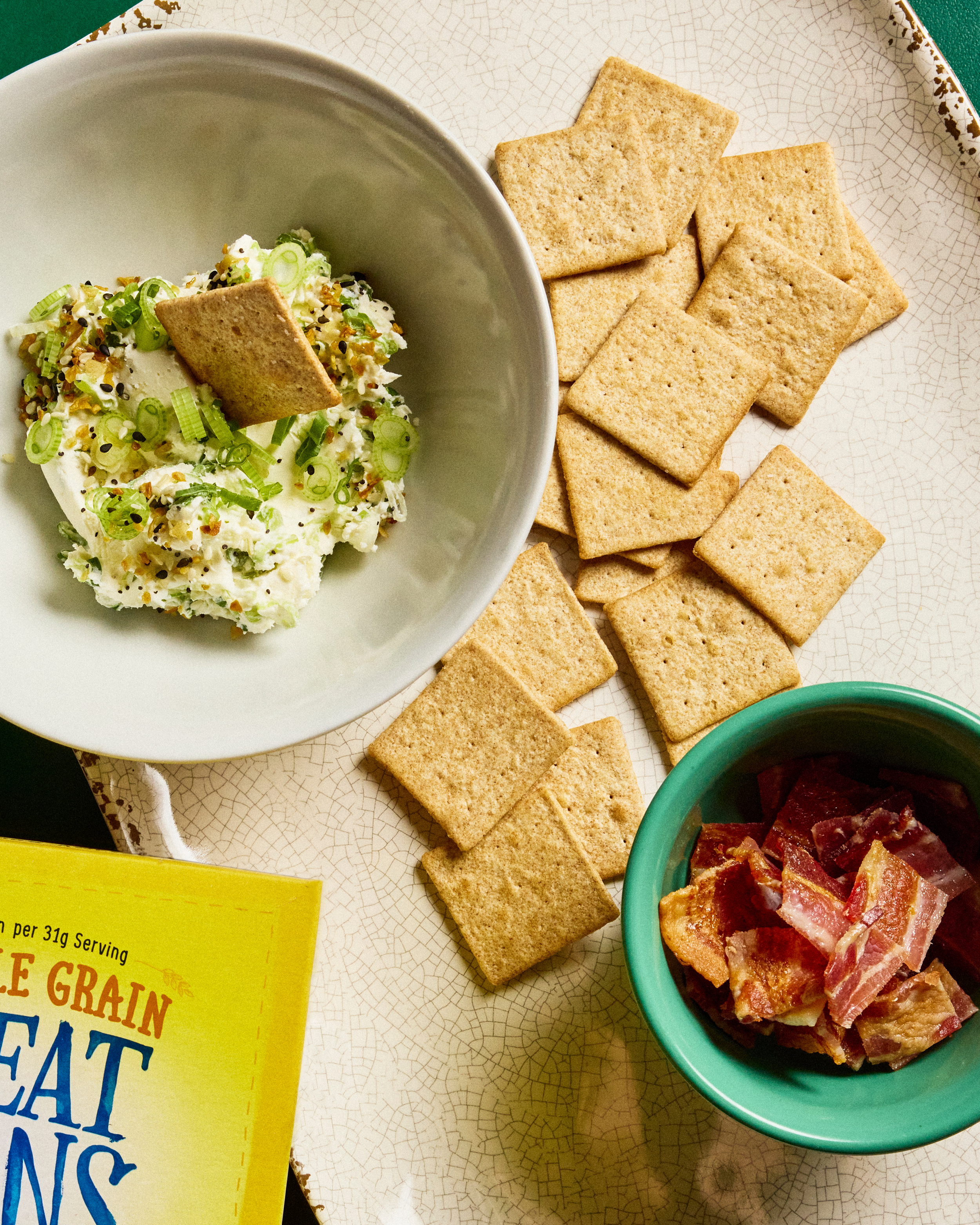 WheatThins_NYCEverythingBagelDip_Set.png