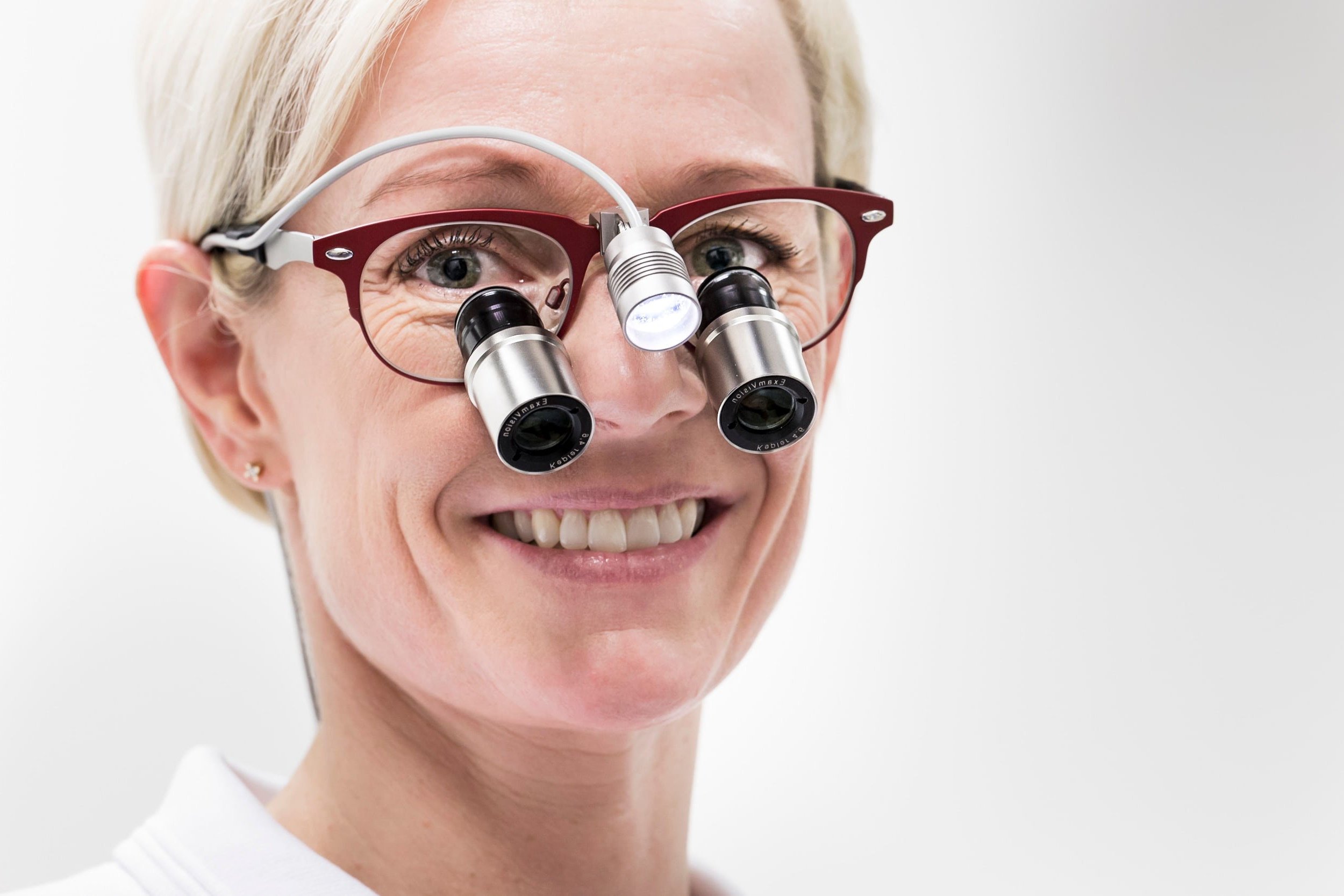Dental and surgical loupe by ExamVision from Denmark. Photo: Tomás Correa