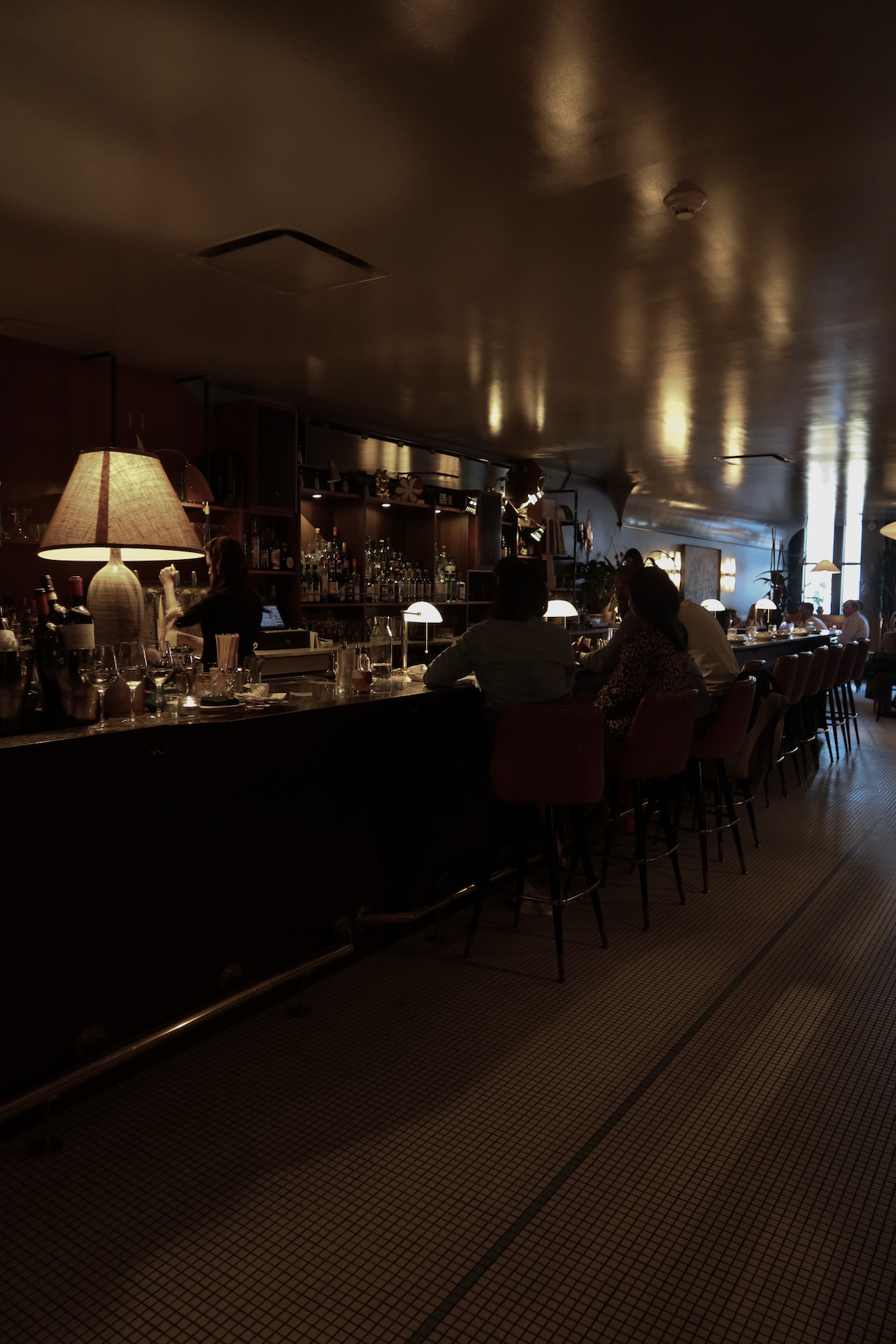 Kissa Tanto y su ambiente obscuro.