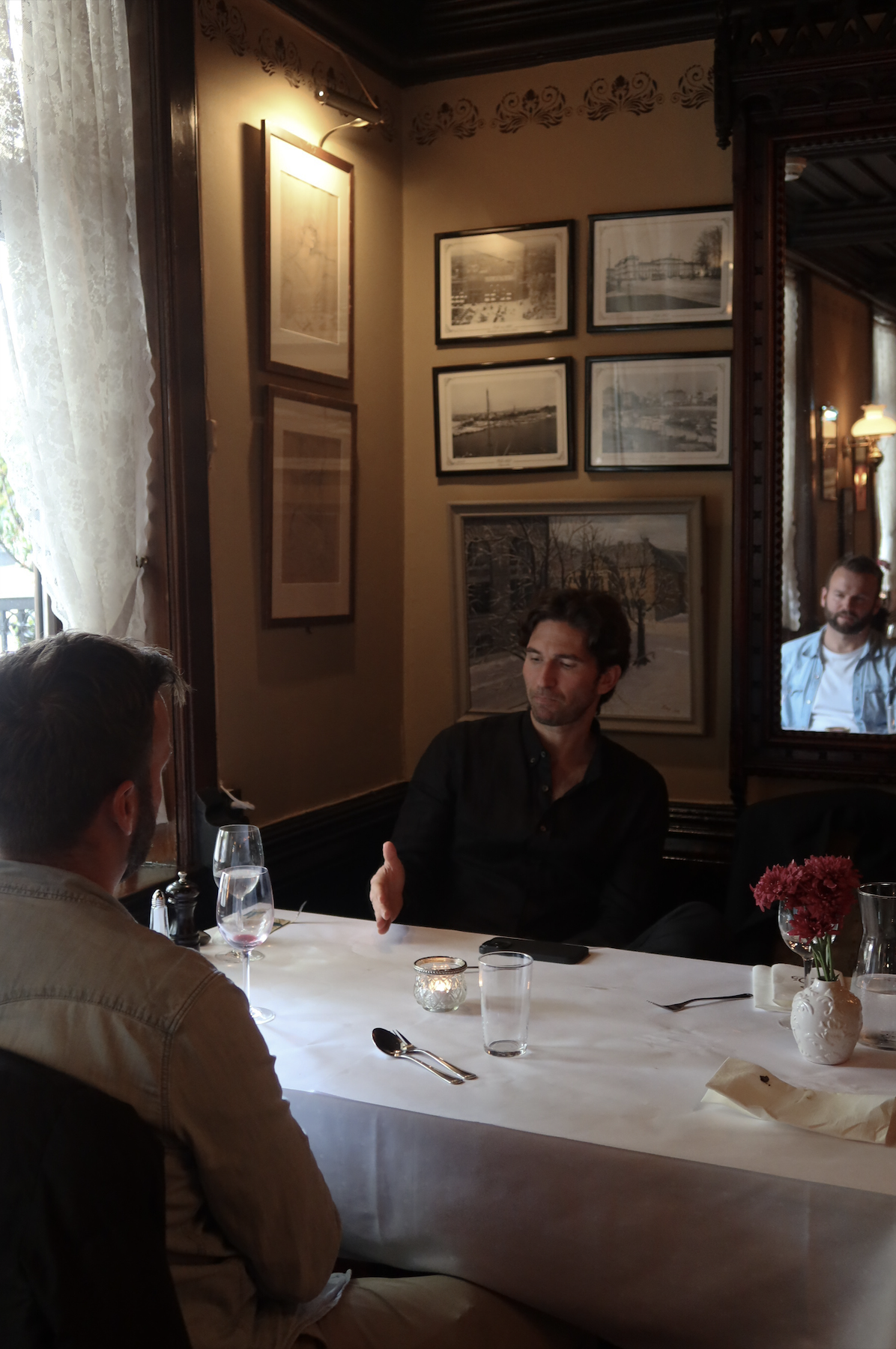 Engebret Cafe es el restaurante más antiguo en Oslo. 