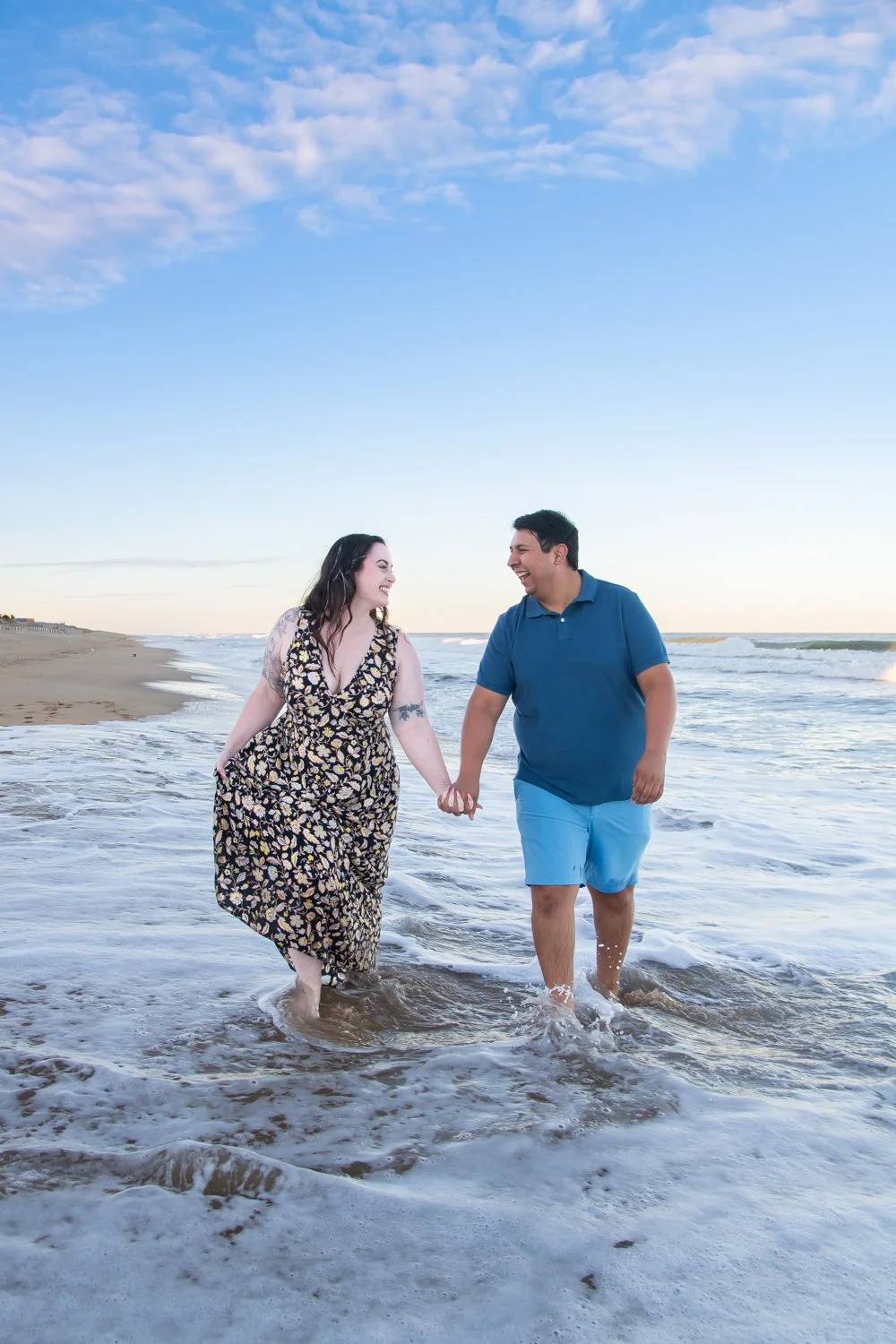 Fun and romantic couples and engagement photography sessions on the beach by Rayne Photography