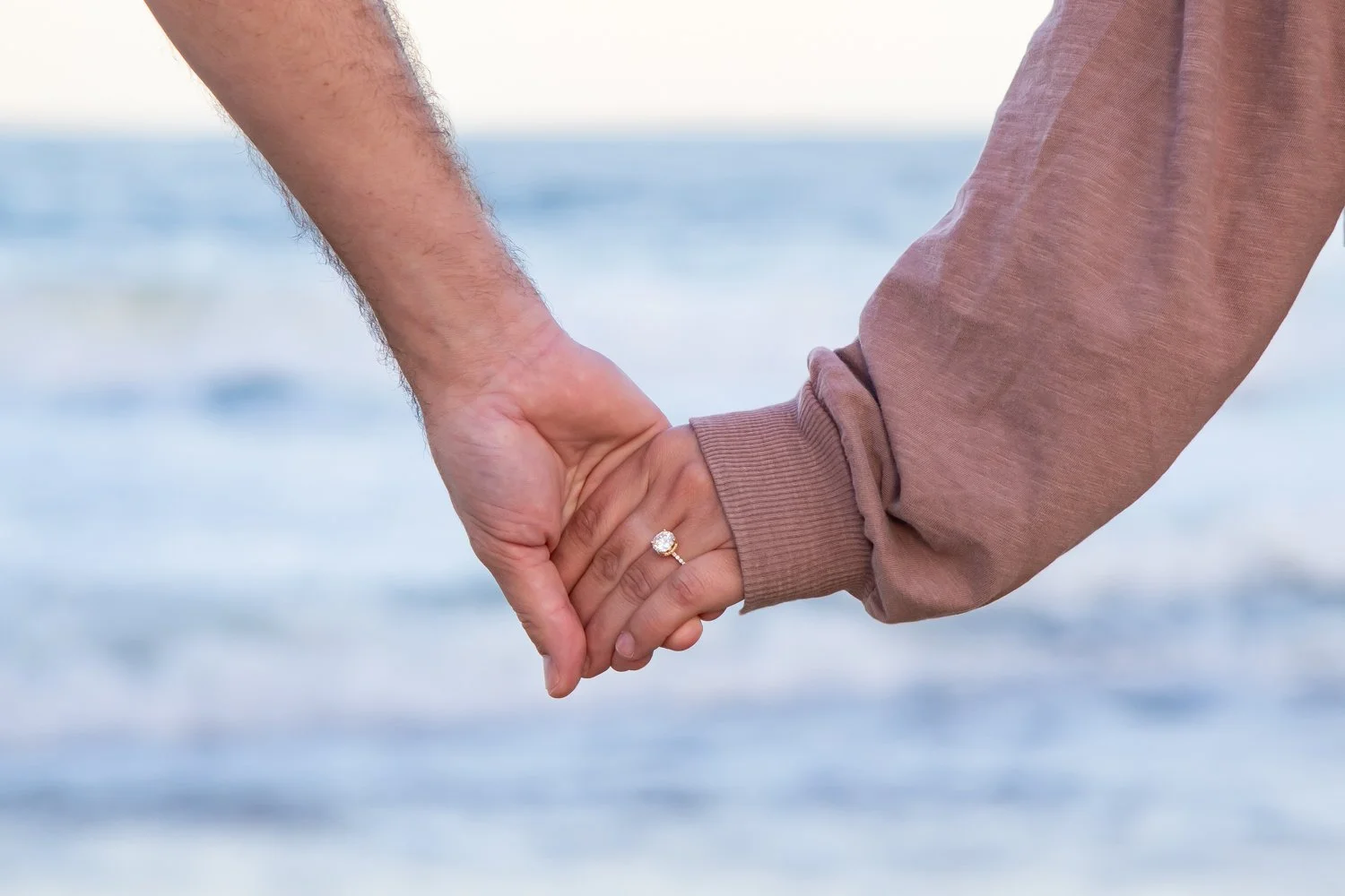 Ocean City couples and engagement photography sessions on the beach by Rayne Photography