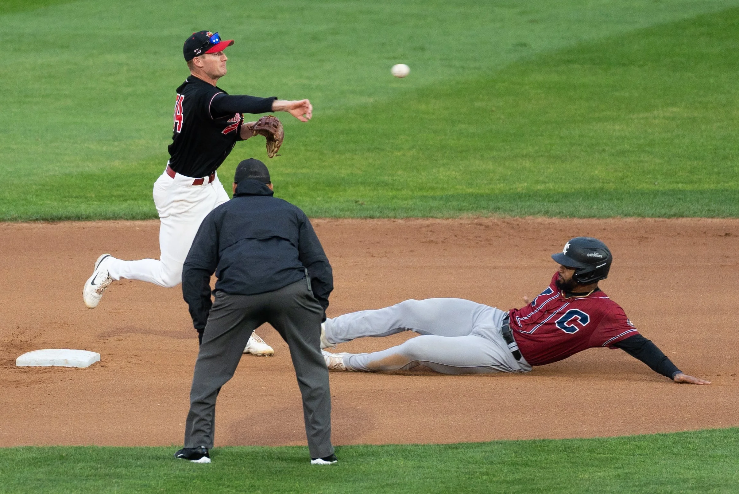 250903_FMRedHawks_vs_KCMonarchs_Playoffs_R1G1_DylanE-3.jpg