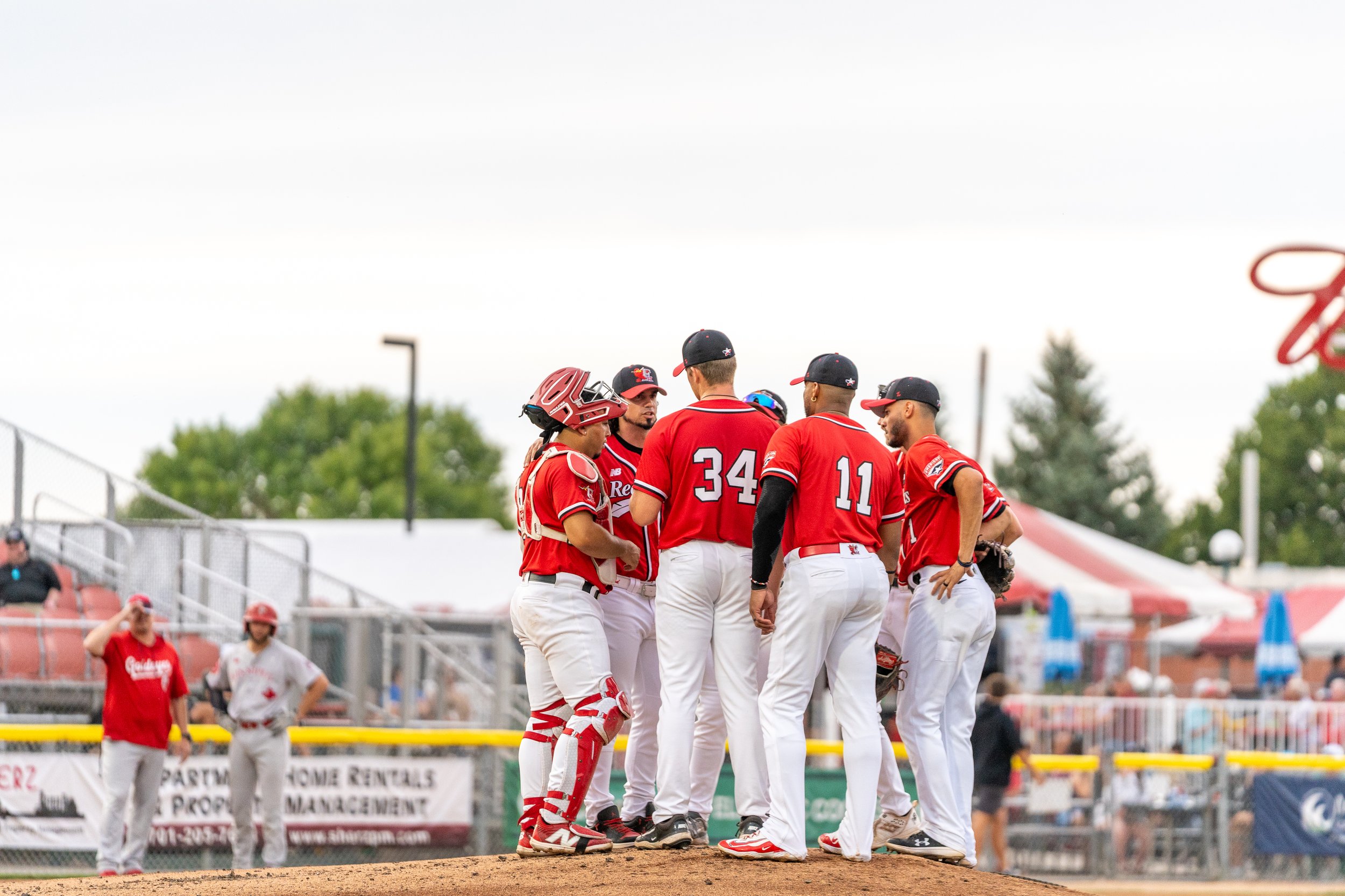 RedHawks split doubleheader with Goldeyes