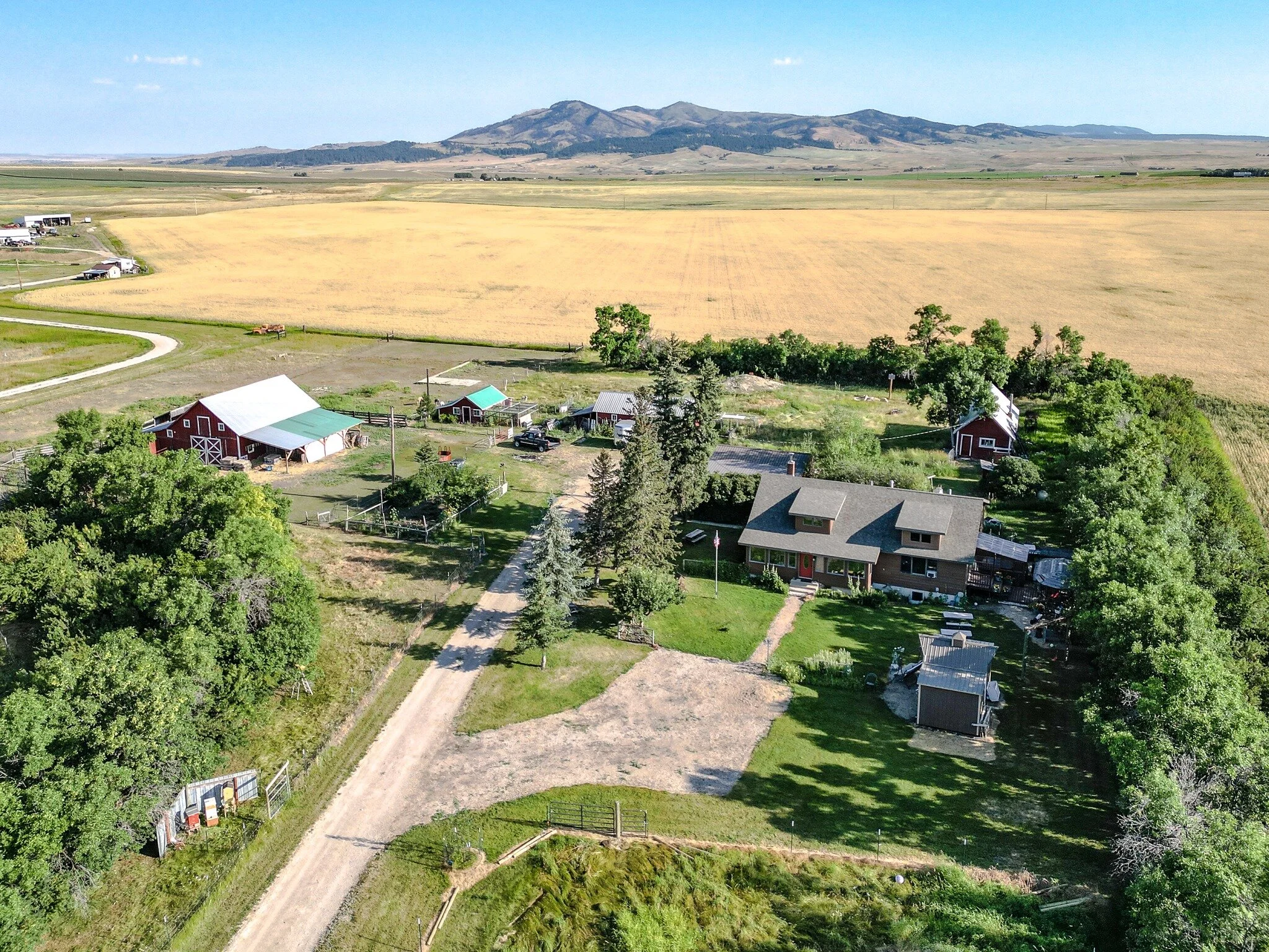 Drone photos make me happy...well, it turns out lots of thing make me happy! 🤣 Anyway, I love taking these keepsake homestead photos. If you're interested in having one of your own check out my website and get on the schedule! 

jennykillham.com

#A