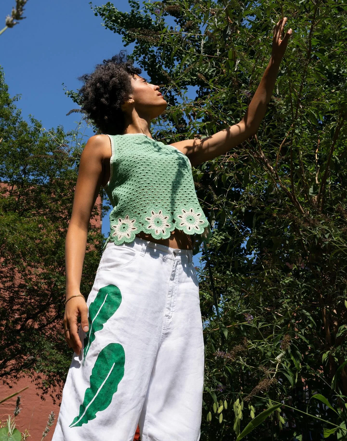 The Side Salad Wide-Leg Pant 🥬
Crisp wide-leg pants get a fresh twist with playful, hand-painted leafy greens along each leg, and a surprise detail on the back pocket. Perfect for a lazy day in the garden, the relaxed fit and fresh details bring an