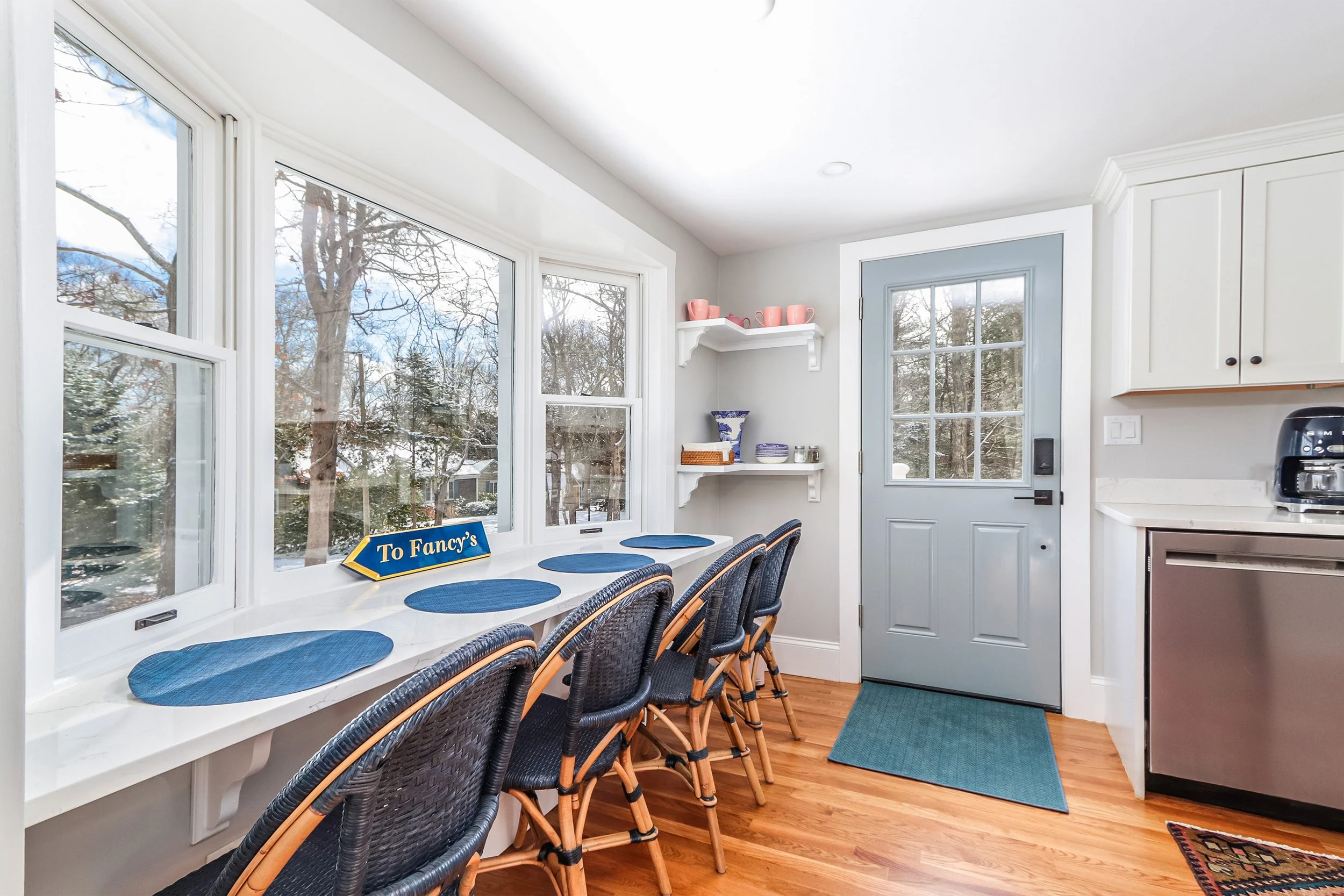 kitchen-breakfast-nook.jpg