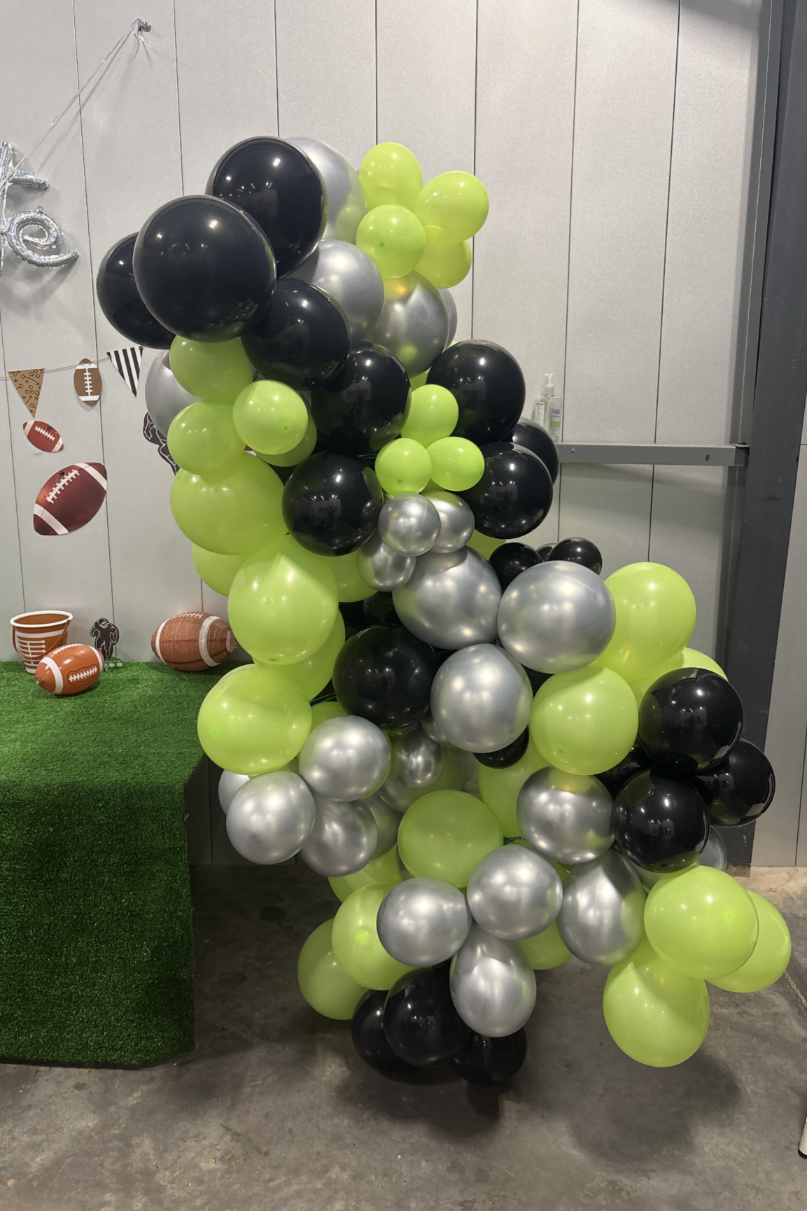 eagles+balloons.png