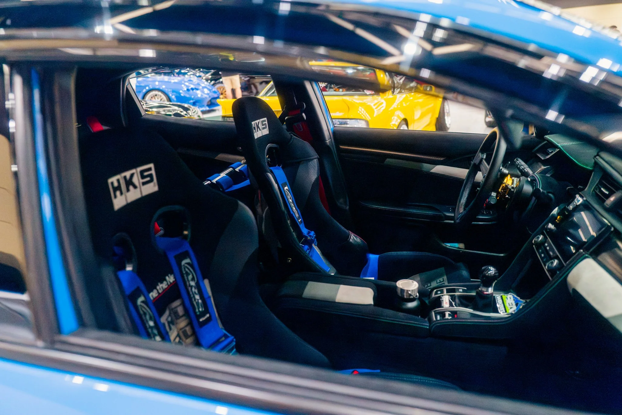  Josue’s interior was fantastic. Upholstered dash and door panels. 