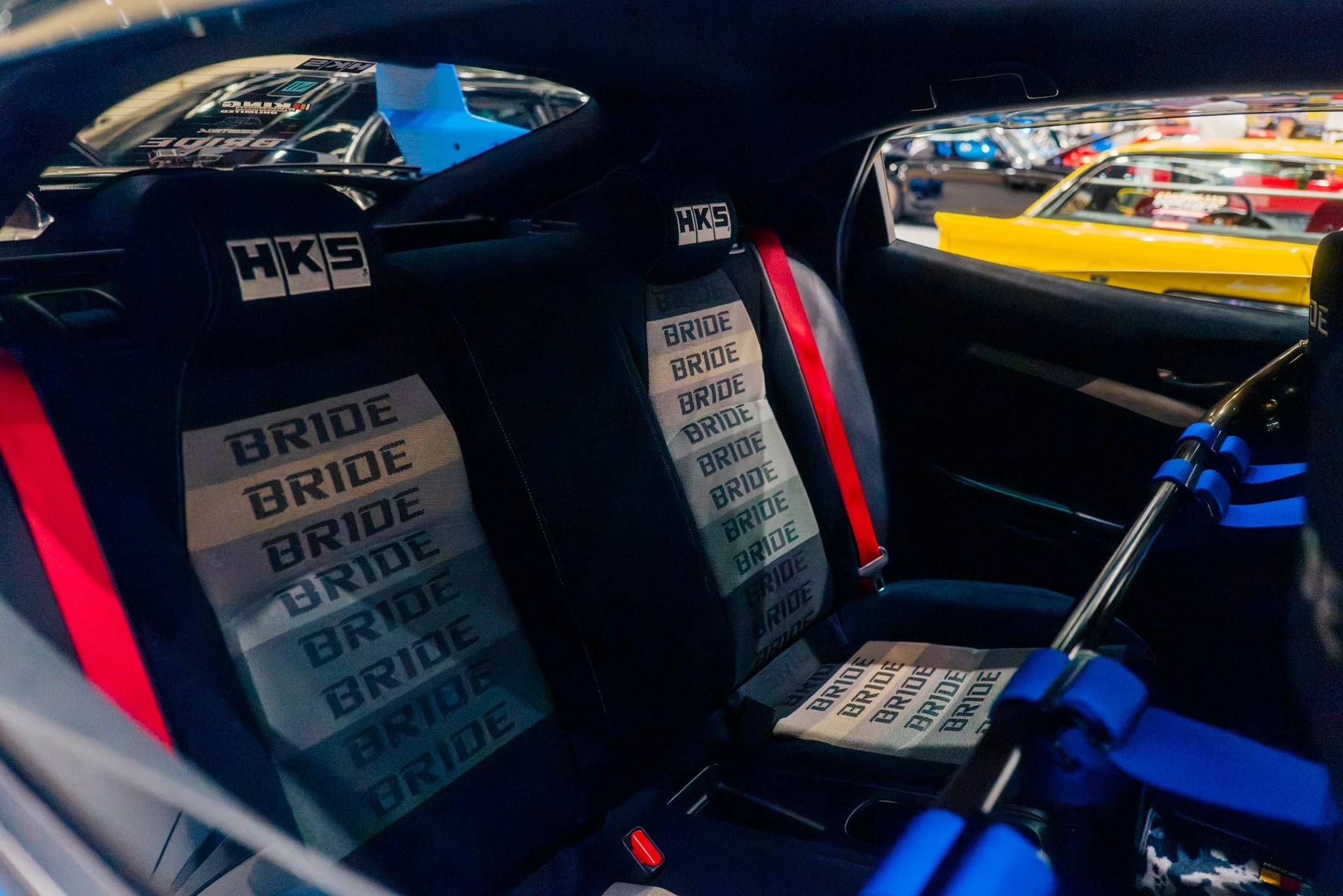  The rear seats were beautiful. Its the stock seats but Josue got them upholstered. 