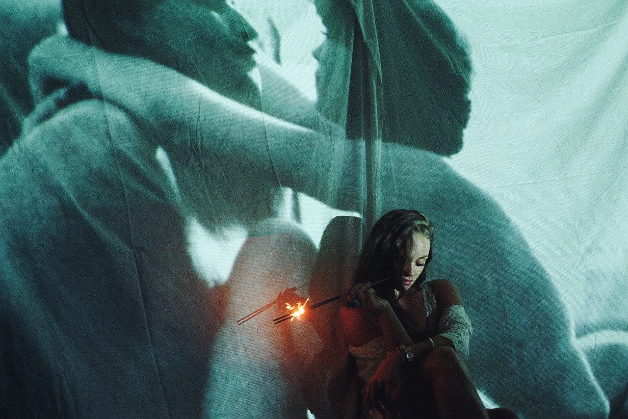 ennis 35mm film photography - liz rosa projector retro vintage film fashion model-01.jpg