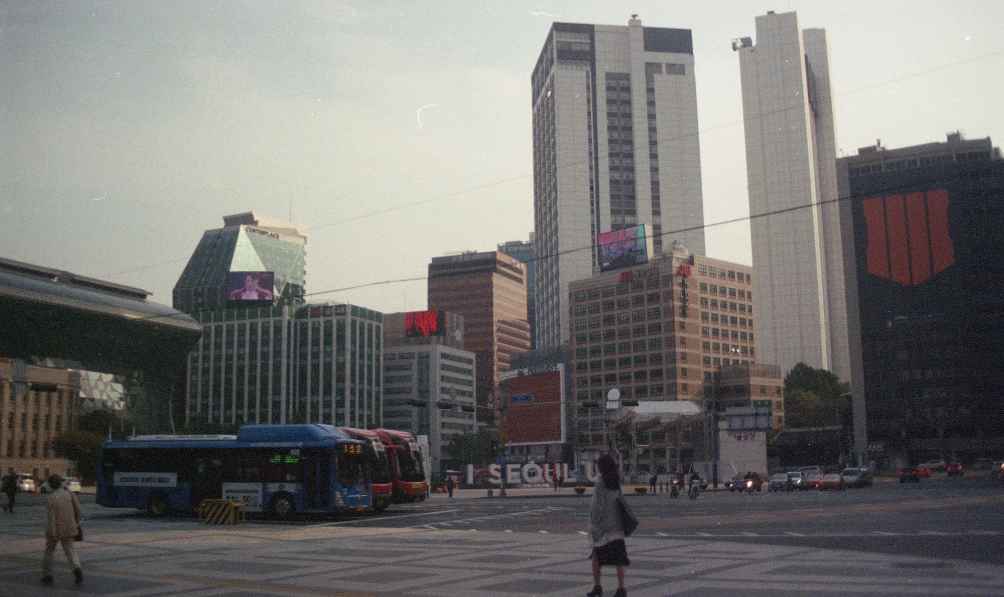 ennis 35mm film photography -  seoul south korea fall autumn-19.jpg