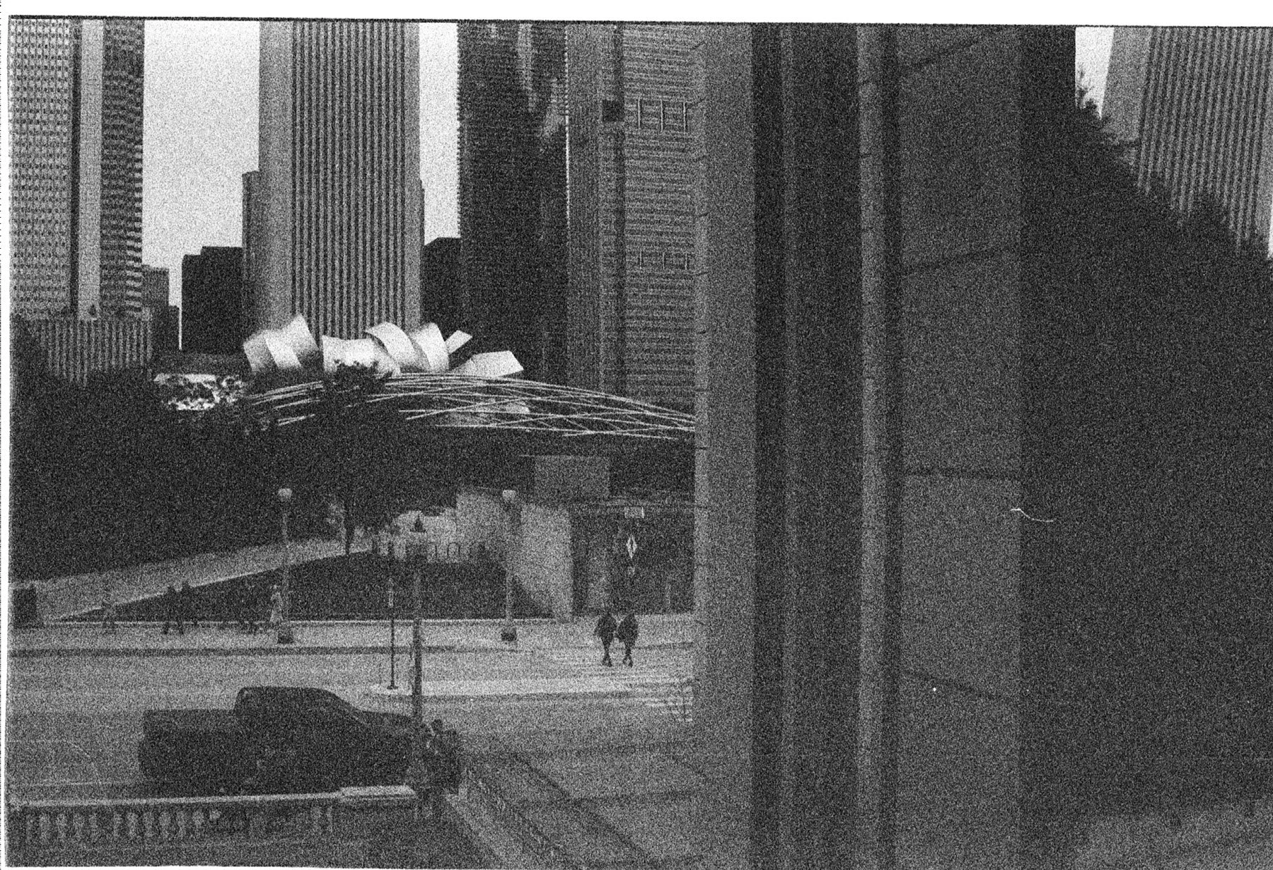 ennis 35mm film photography -chicago street ilford black and white-06.jpg