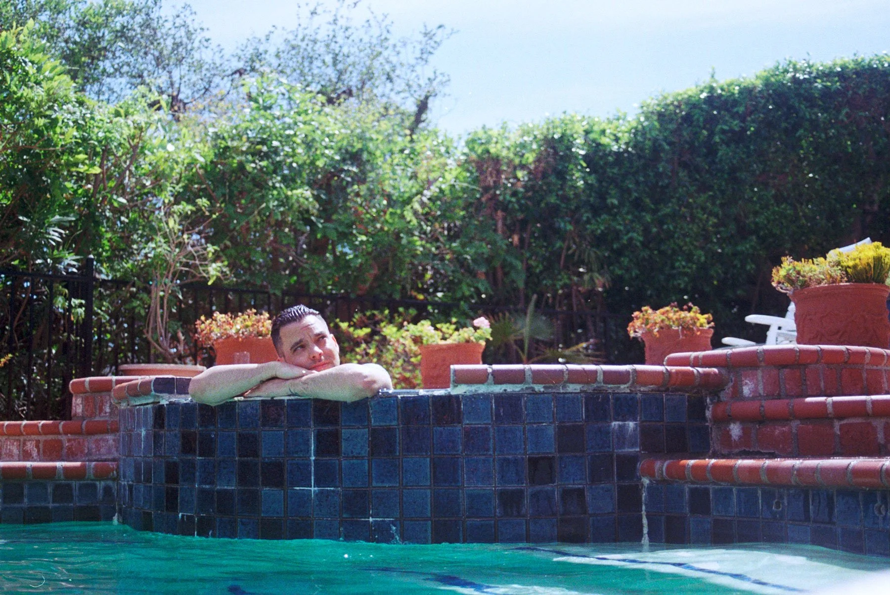 ennis 35mm film photography -motion family jackie chain cbass la pool house-05.jpg