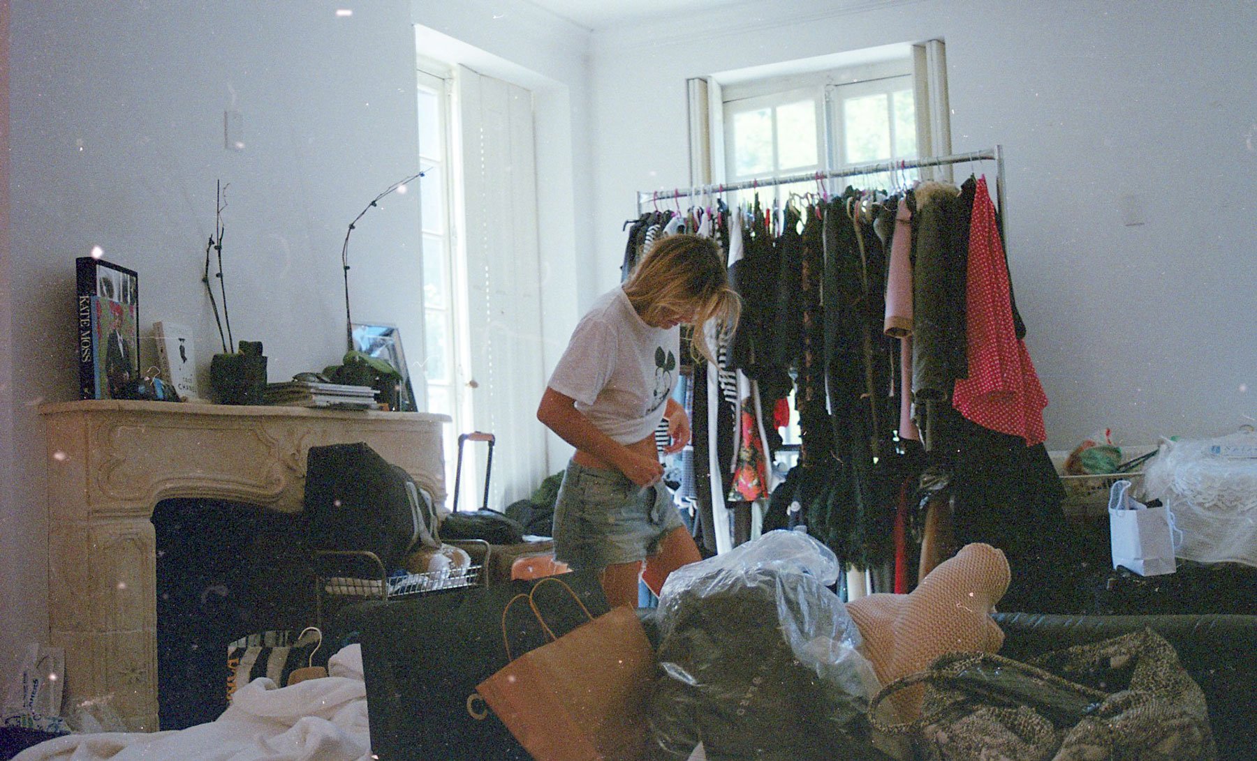 ennis 35mm film photography -serinda swan new york fashion apartment photoshoot-05.jpg