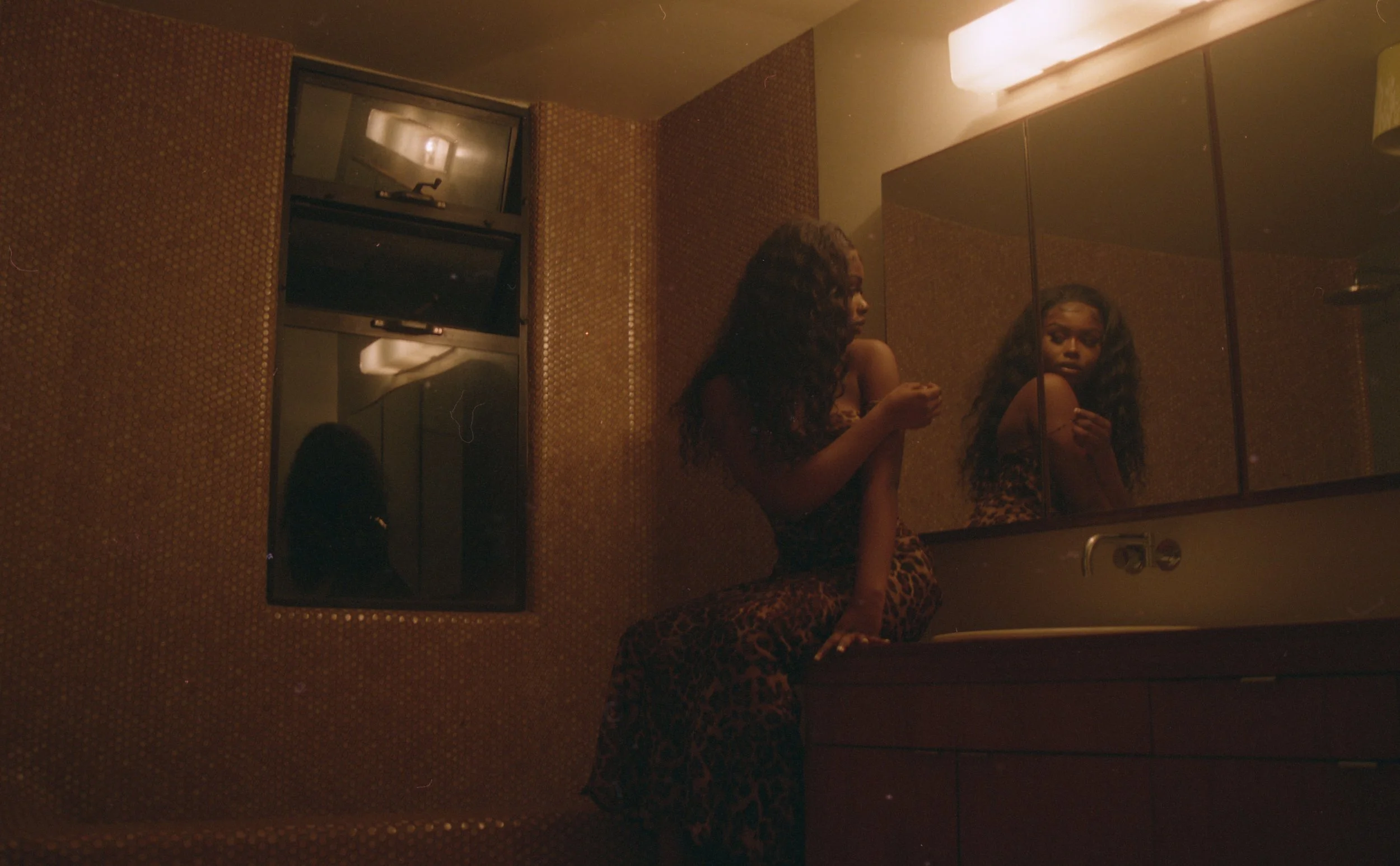 ennis 35mm film photography -yahvae los angeles black babydoll model leopard cheetah print dress-04.jpg