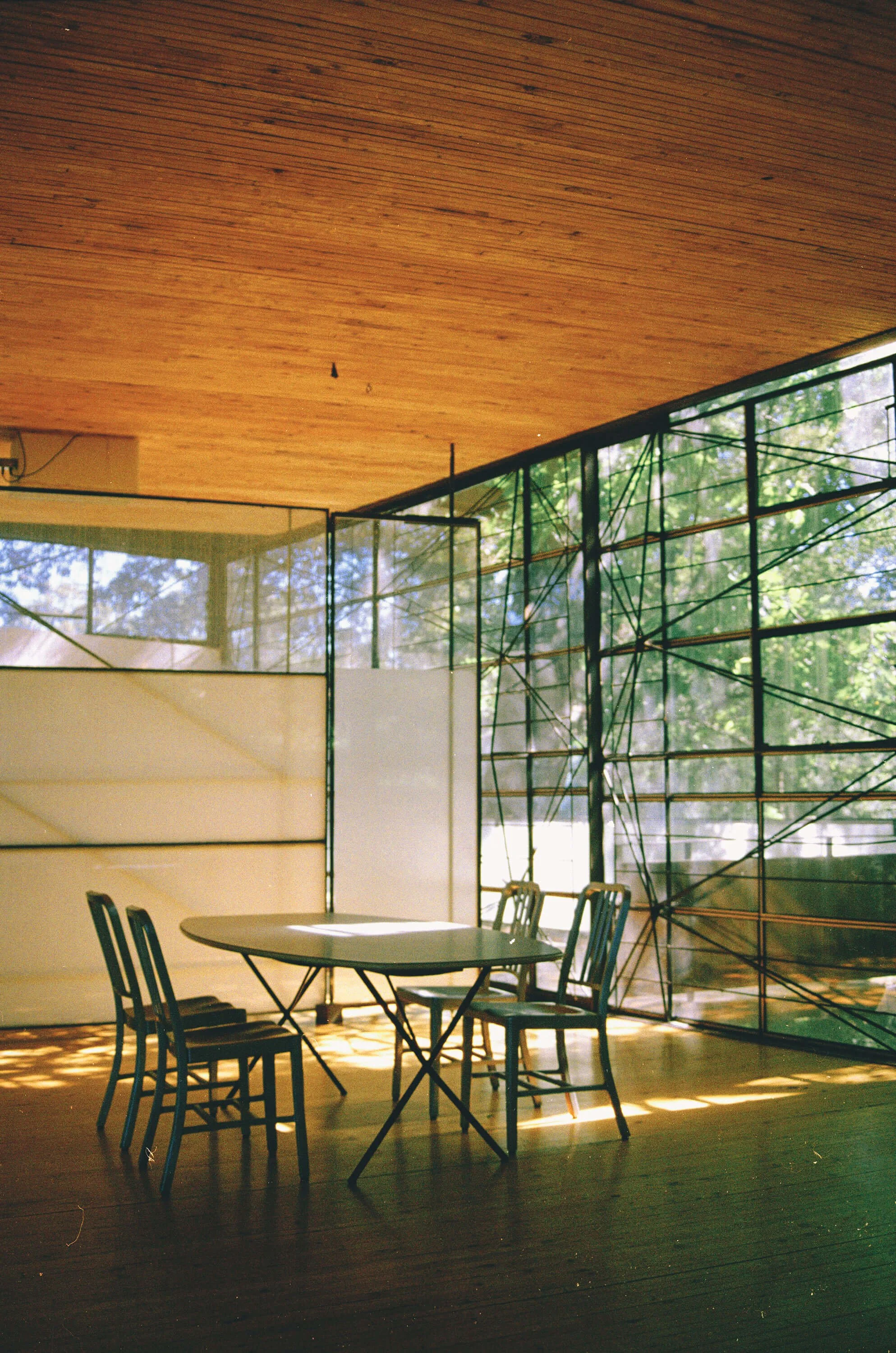 ennis-atlanta-treehouse-glass-architecture-interior-design.jpg
