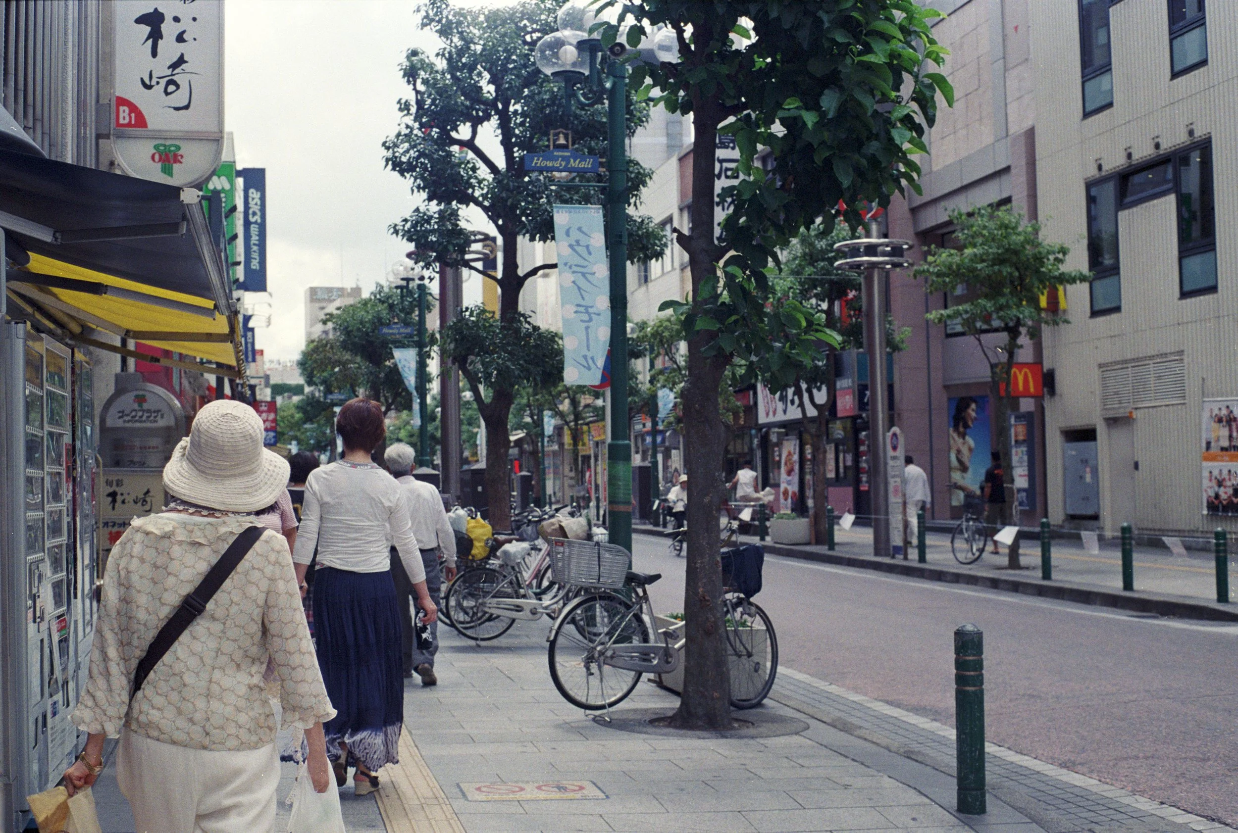 ennis 35mm film photography japan street 2012