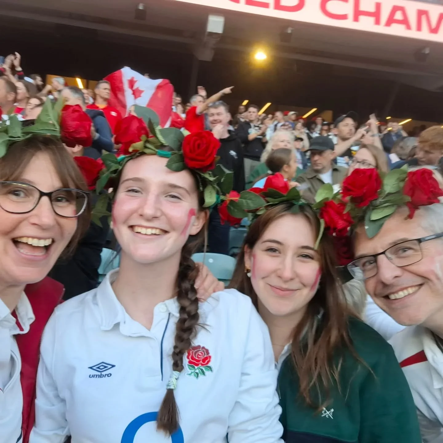 What a match!!.
What an atmosphere!!
What a result!!

Four incredible teams, two exciting matches and so brilliant to be there when @redrosesrugby lifted the #WorldCup 

Nearly 82,000 people turned up to watch a women's rugby match - WOWOWOW!! 

When