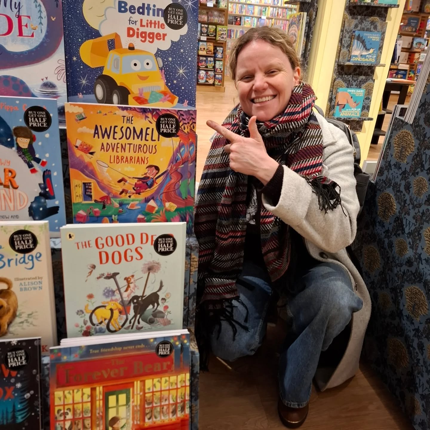 Fabulous day catching up with one of my OG writing chums. @donnadavidauthor
So lovely to see her BRAND NEW picture book 
📚The Awesomely Adventurous Librarians 📚
in @waterstonesbirmingham where there are now signed copies! 

It is such a glorious ce