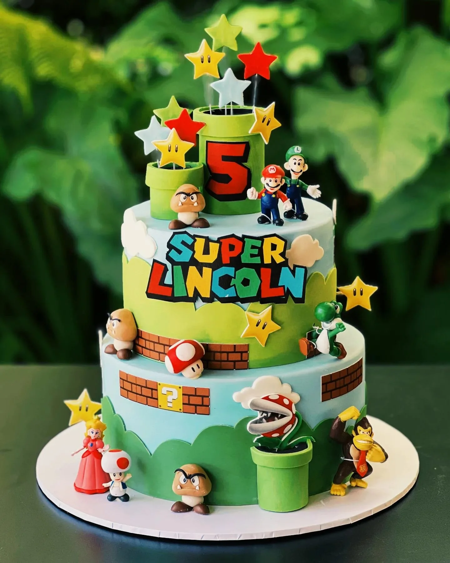 Super Lincoln turns 5

Super Mario bros theme for the lucky birthday boy.

#cake #birthday #mario #supermario #birthdaycake #2tiercake #fondant #fondantcake #melbournecake #melbourne #breadandbutterfly #breadandbutterflybakes #cakesofinstagram #cakeo