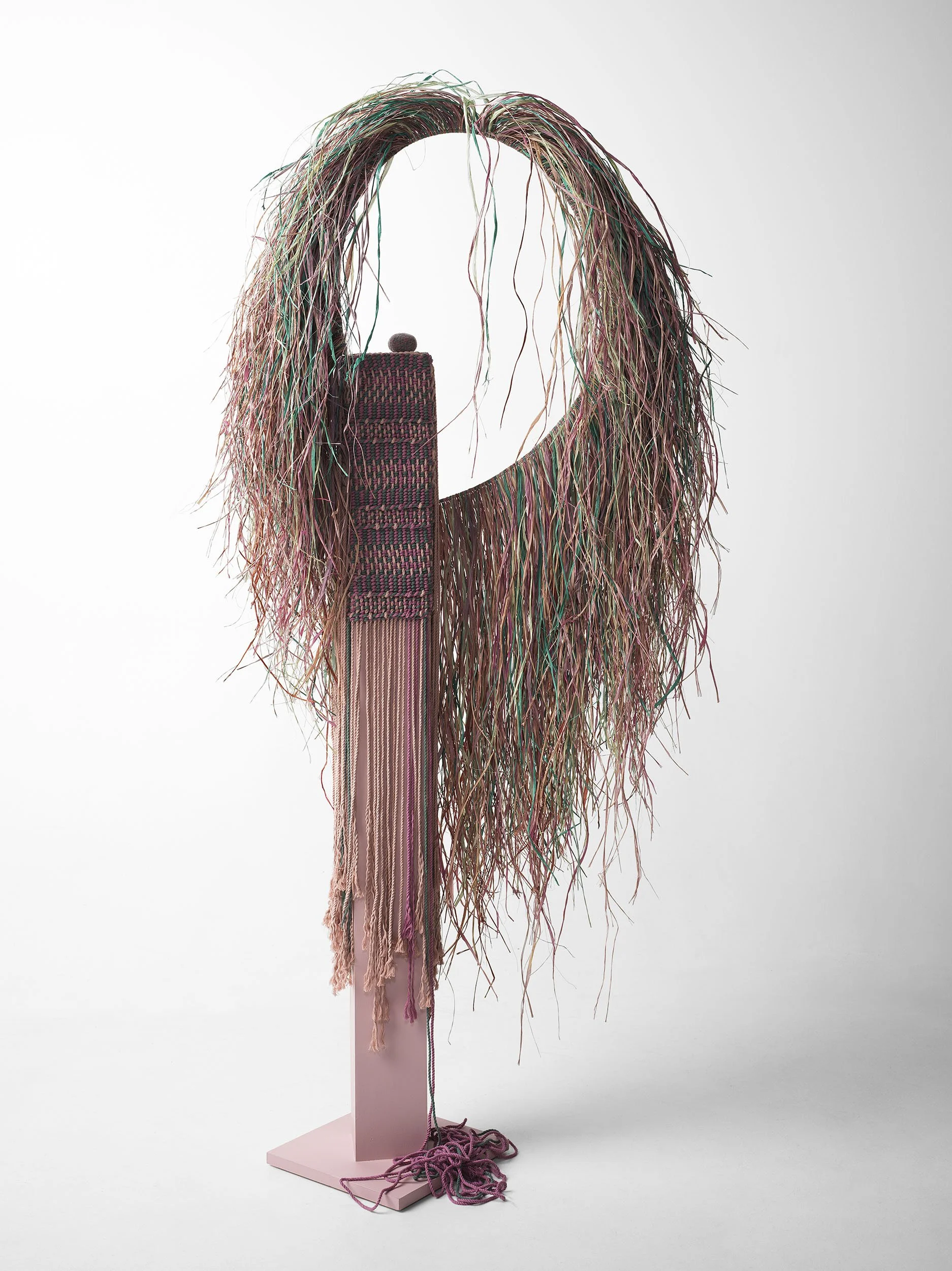 The Guardians - Presence.
Recycled string, raffia, plaster, wood.
175 x 80 x 30cm
