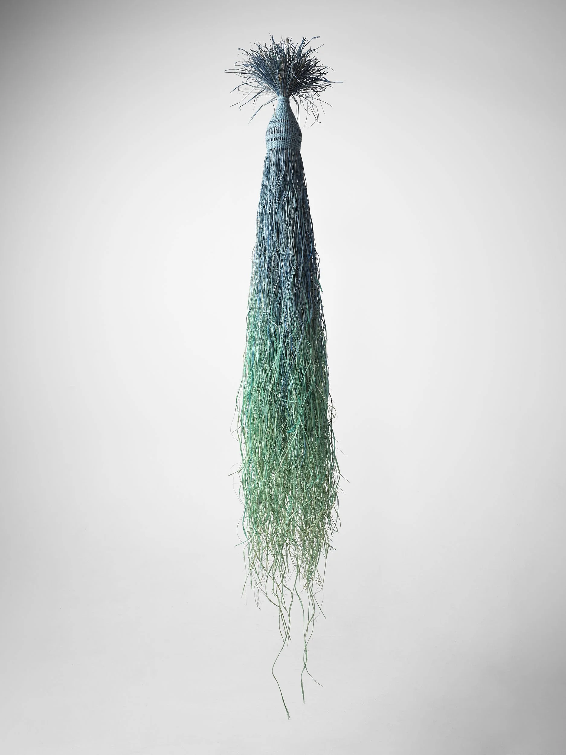 Between IV. 
Raffia, wool, pallet wrap, phosphorescent paint.
190 x 22 x 22cm