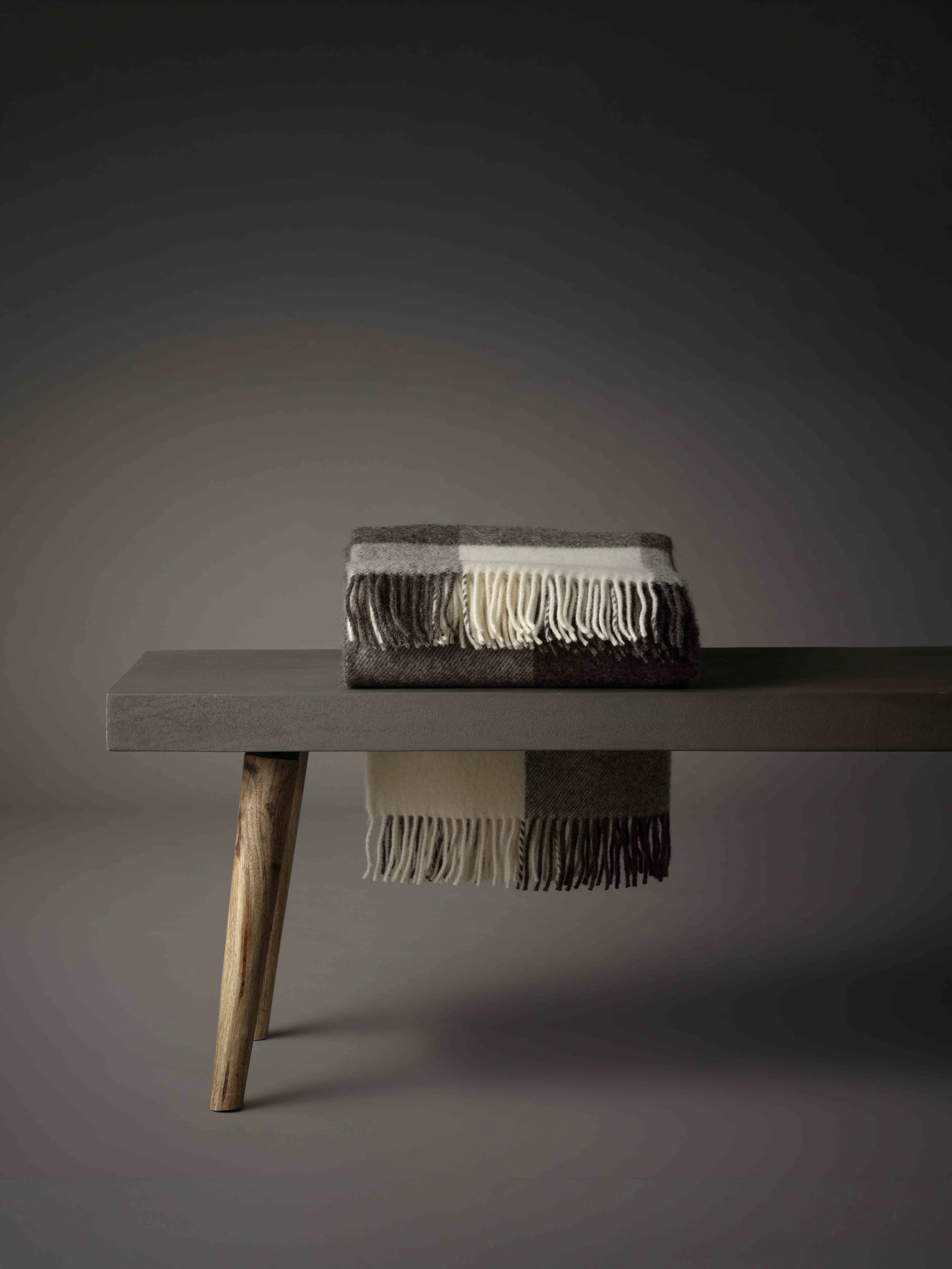 Silkeborg_Uldspinderi_Earo_Grey_White .jpg