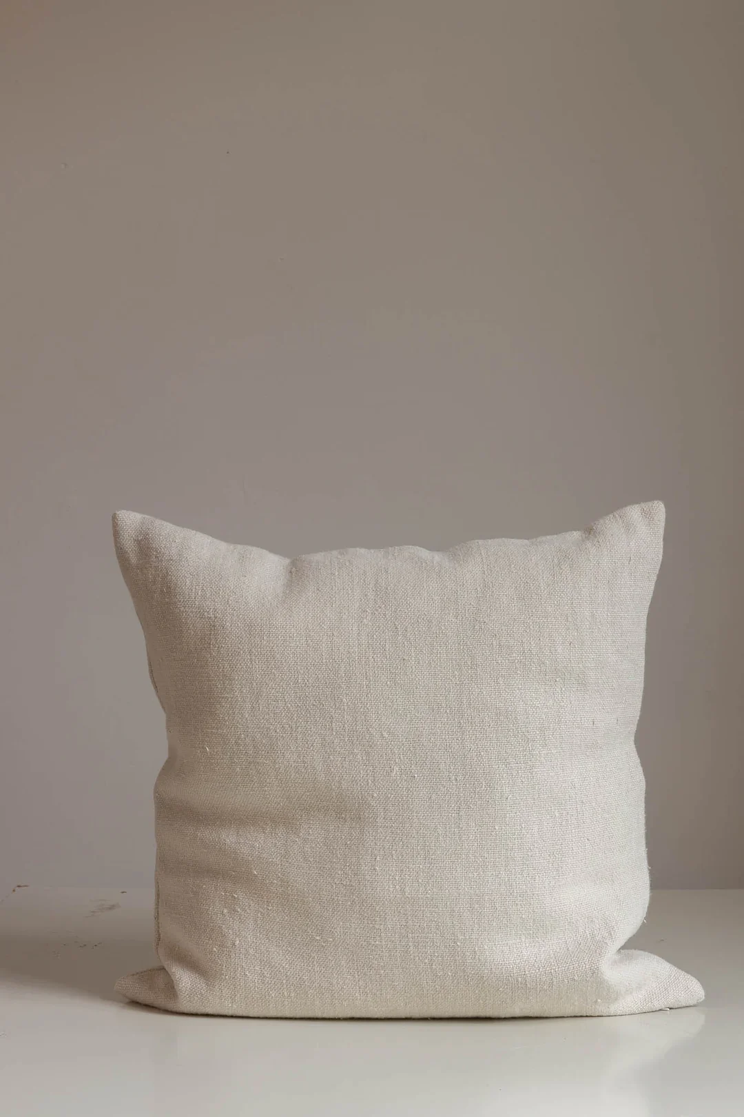 rue cushion natural2.webp