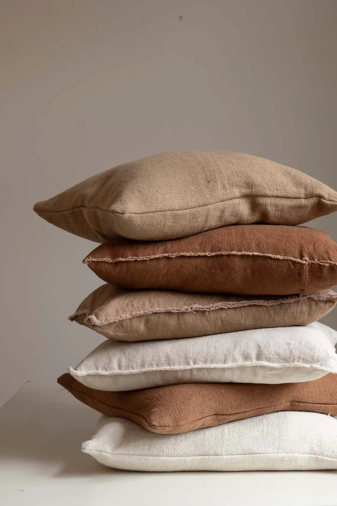 Rue cushion rust1.webp