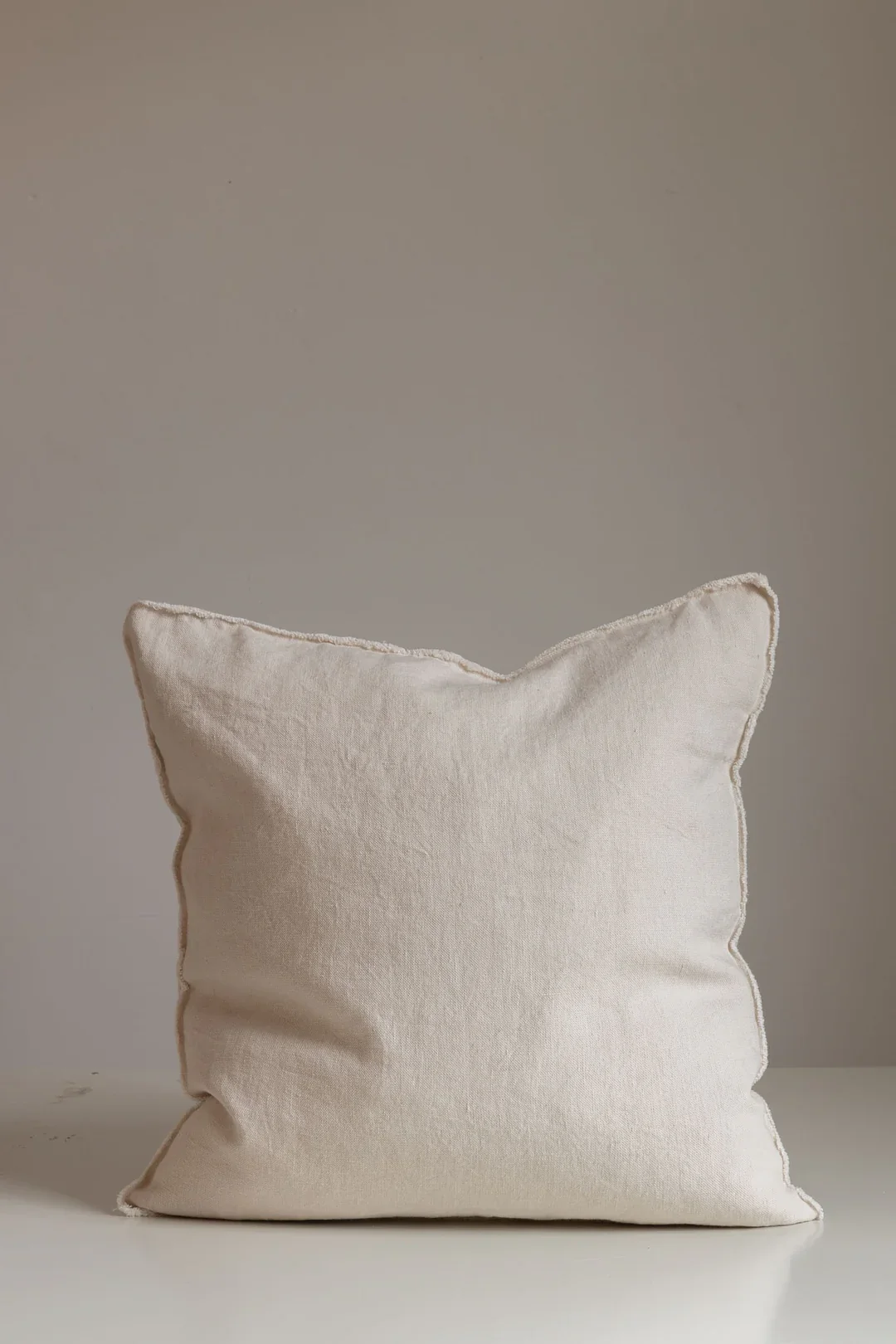 lee cushion natural2.webp